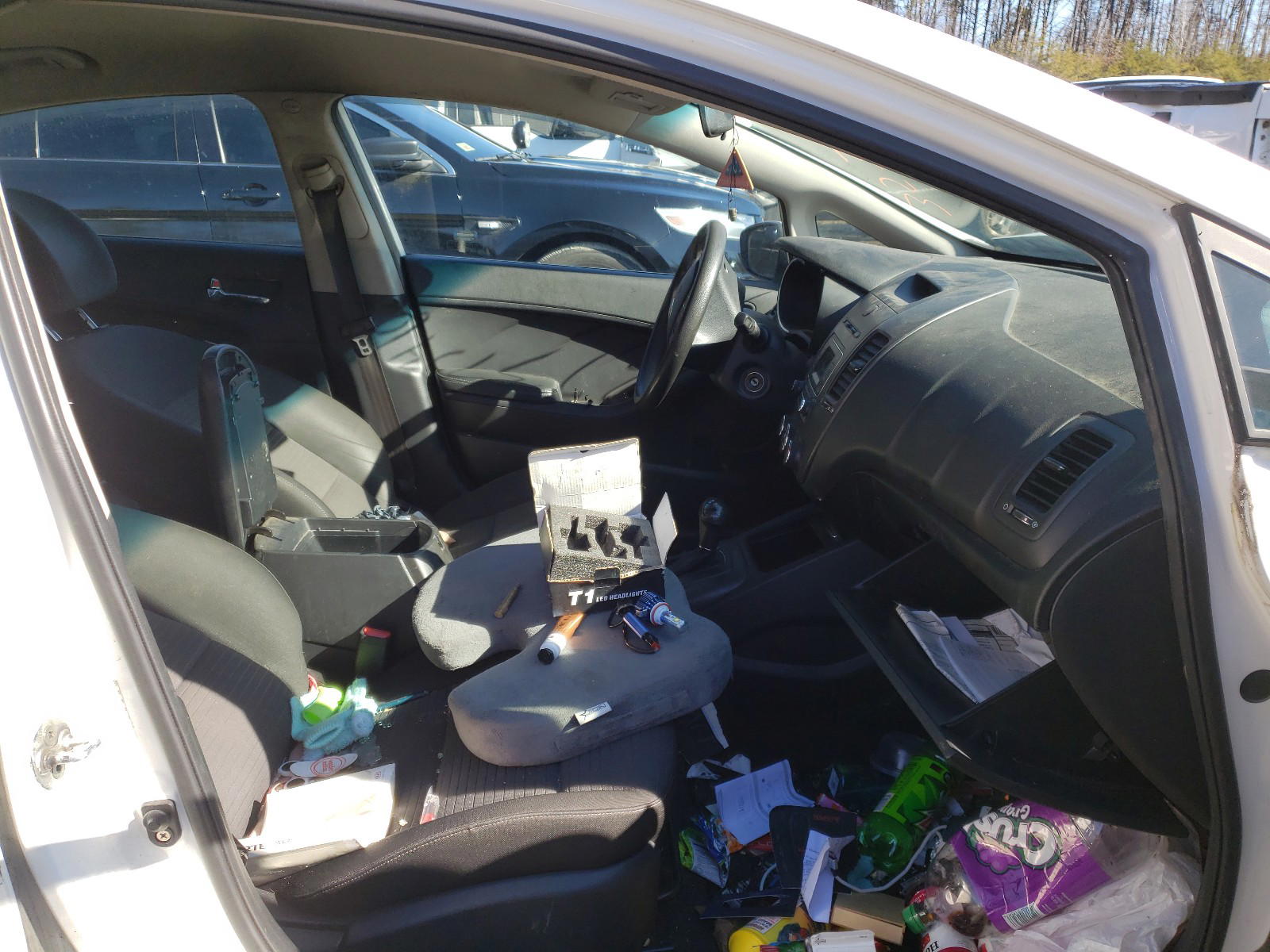 Photo 5 from auction – 2015 KIA FORTE LX with VIN KNAFX4A63F5306201