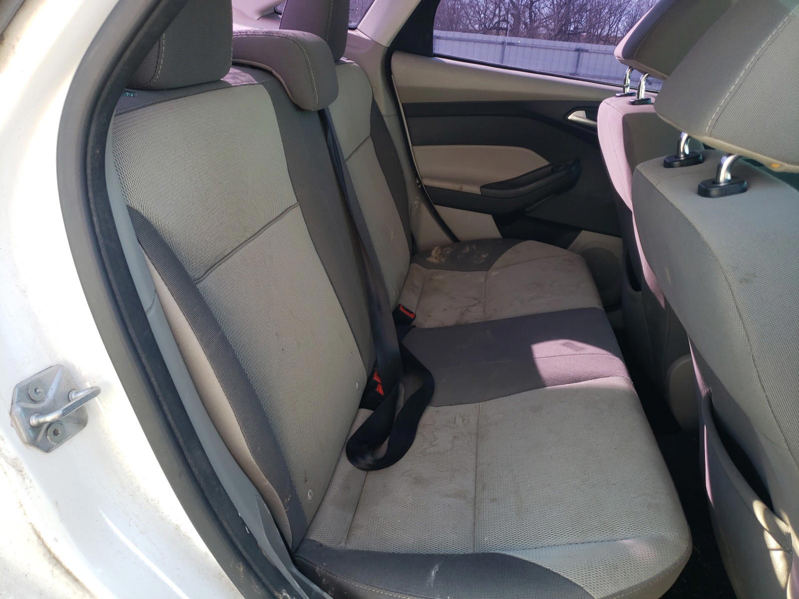 Photo 6 from auction – 2014 FORD FOCUS SE with VIN 1FADP3F23EL156018
