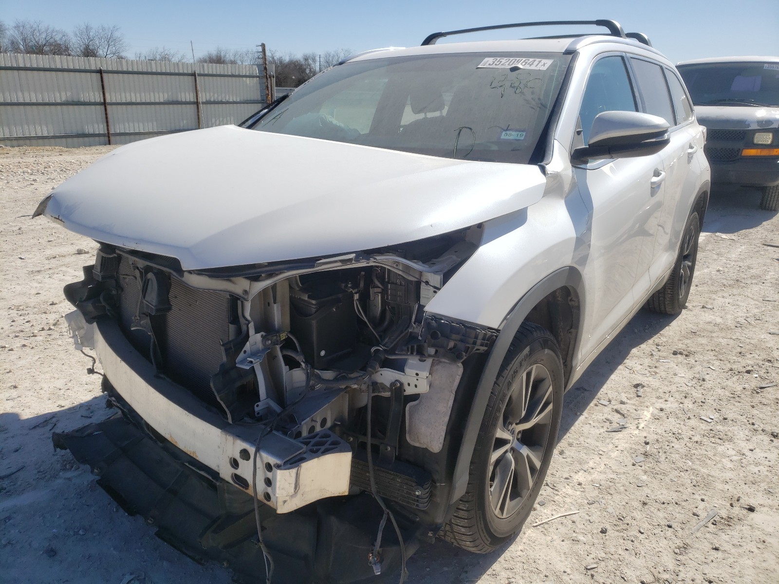 Zdjęcie 2 z aukcji – 2016 TOYOTA HIGHLANDER z VIN 5TDKKRFH9GS120780