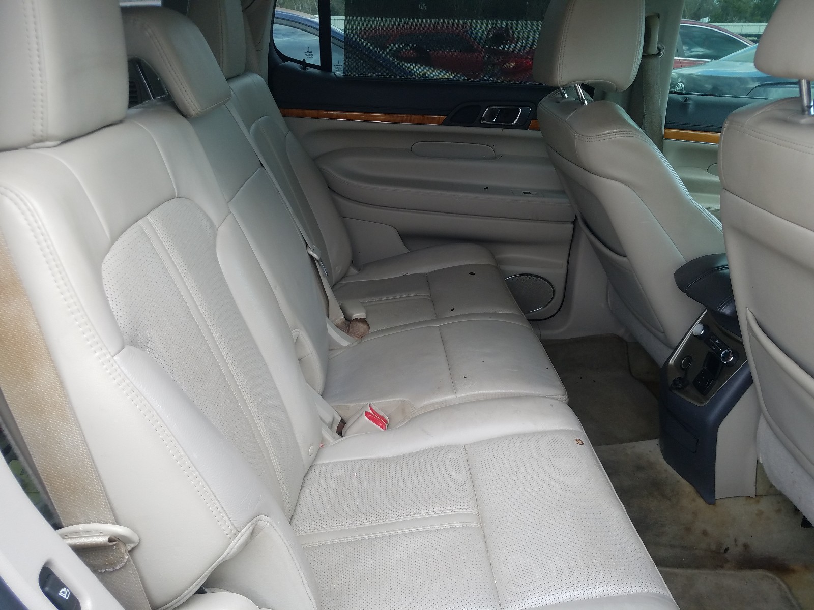 Photo 6 from auction – 2010 LINCOLN MKT with VIN 2LMHJ5FR3ABJ29501