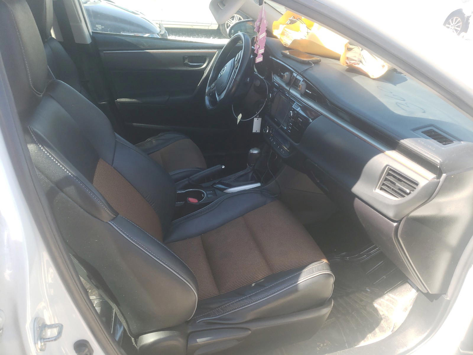 Photo 5 from auction – 2015 TOYOTA COROLLA L with VIN 5YFBURHE7FP256491