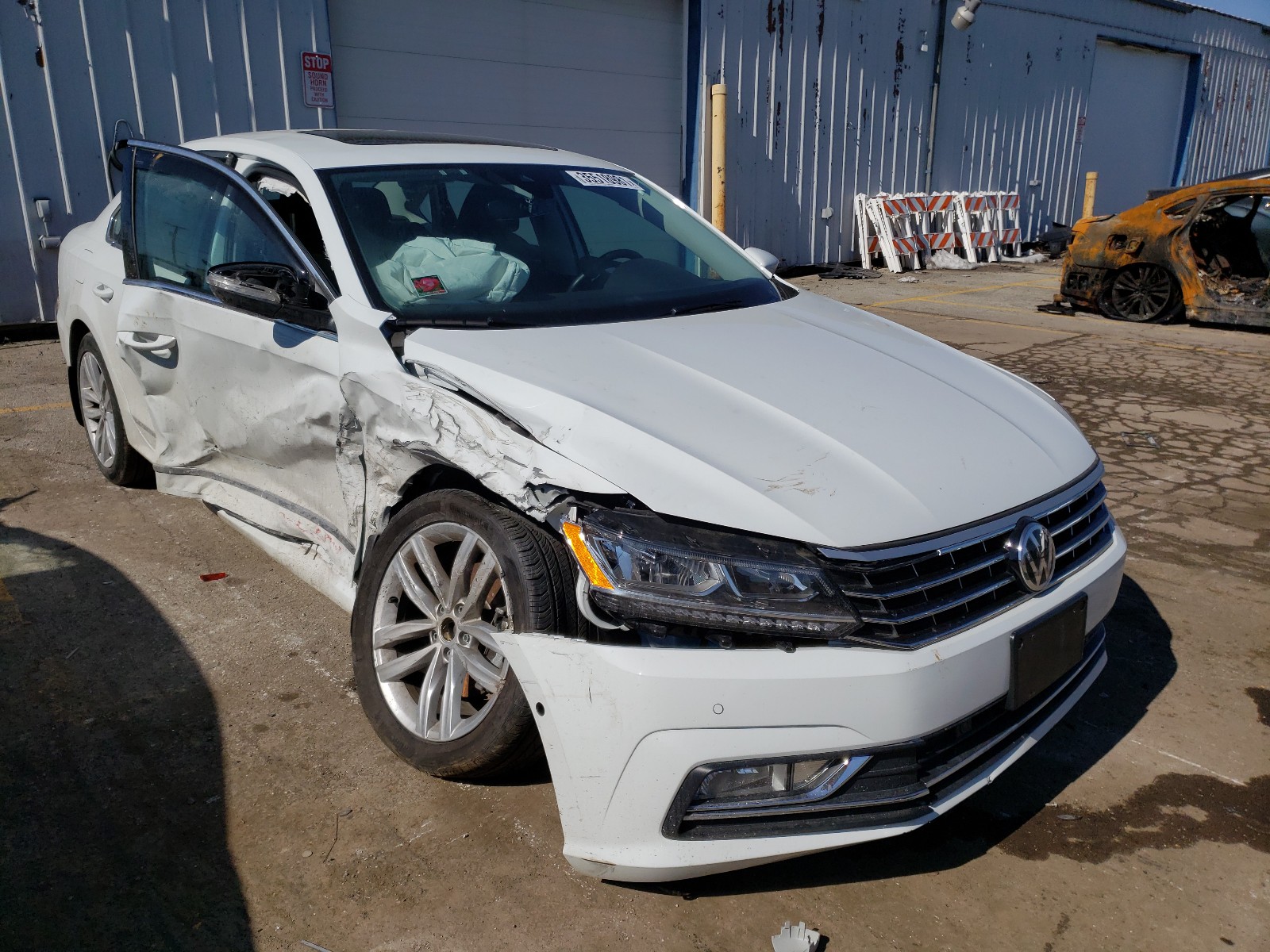 VOLKSWAGEN PASSAT SEL 2017 with VIN 1VWCT7A30HC075794 - Photo from auction