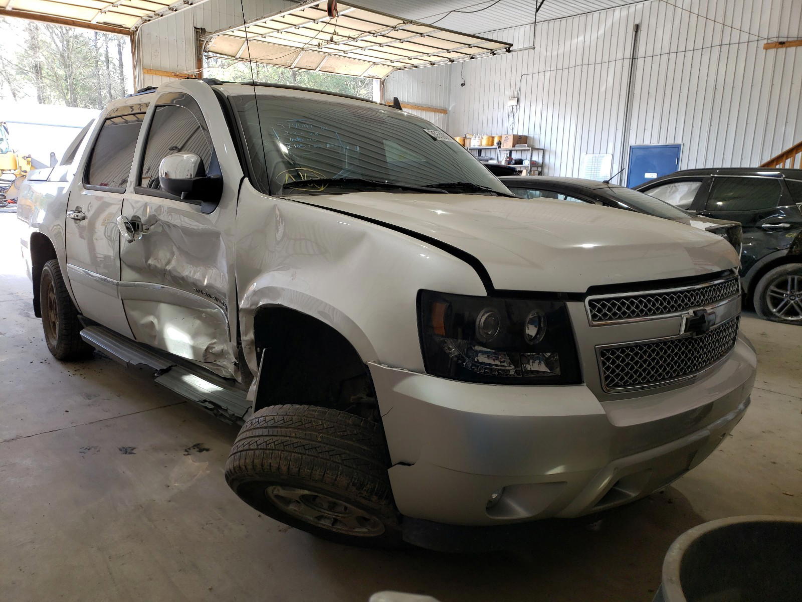 CHEVROLET AVALANCHE 2011 with VIN 3GNTKGE36BG283142 - Photo from auction