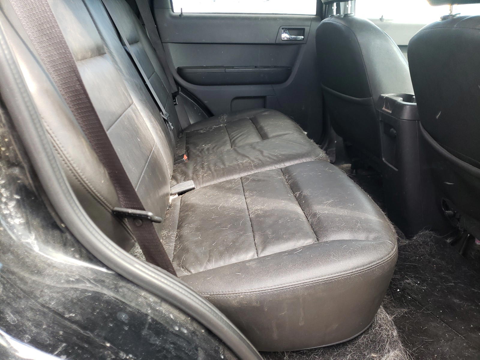Photo 6 from auction – 2008 FORD ESCAPE LIM with VIN 1FMCU04168KB02404