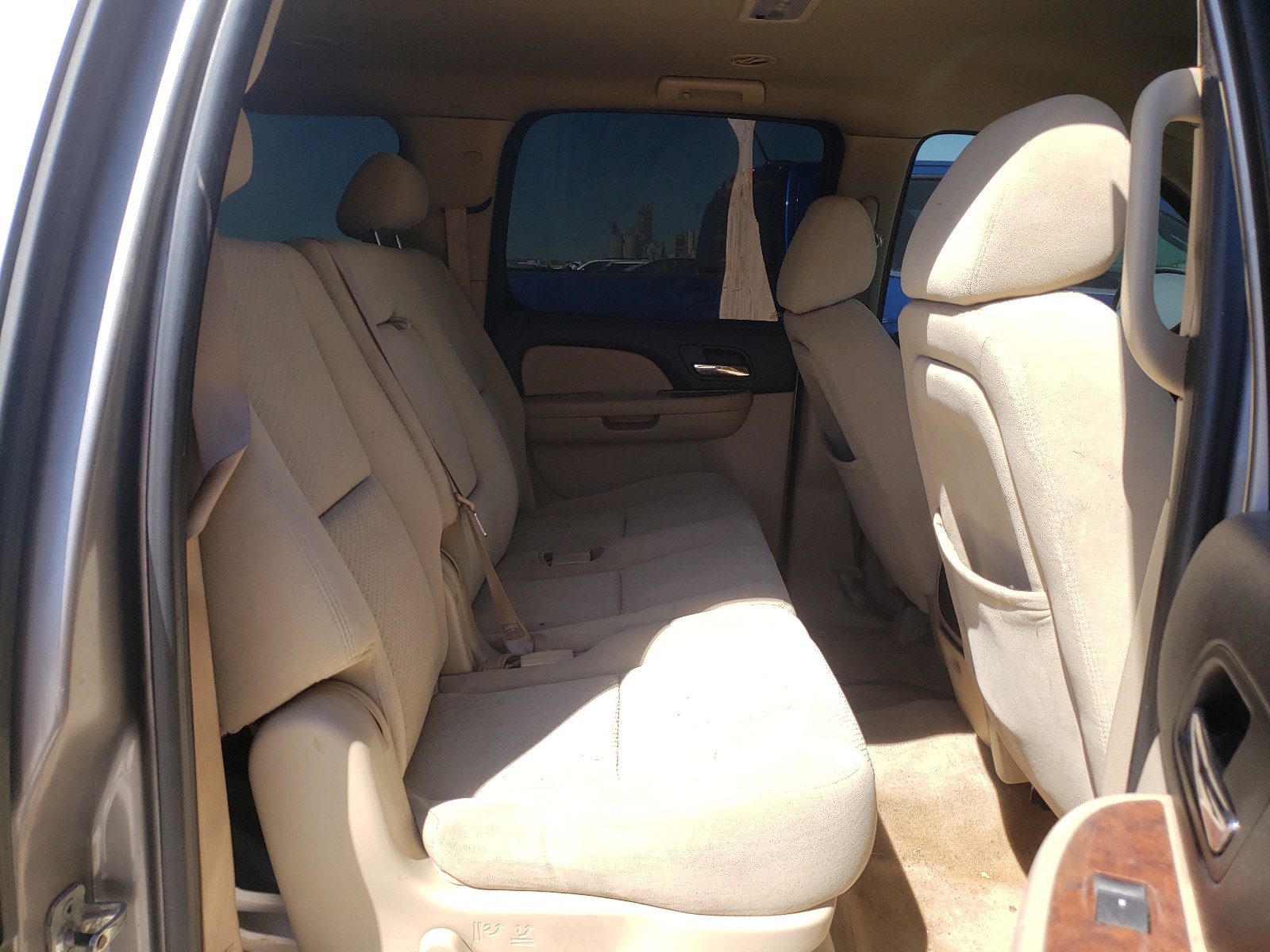 Photo 6 from auction – 2007 CHEVROLET SUBURBAN K with VIN 3GNFK16387G183107
