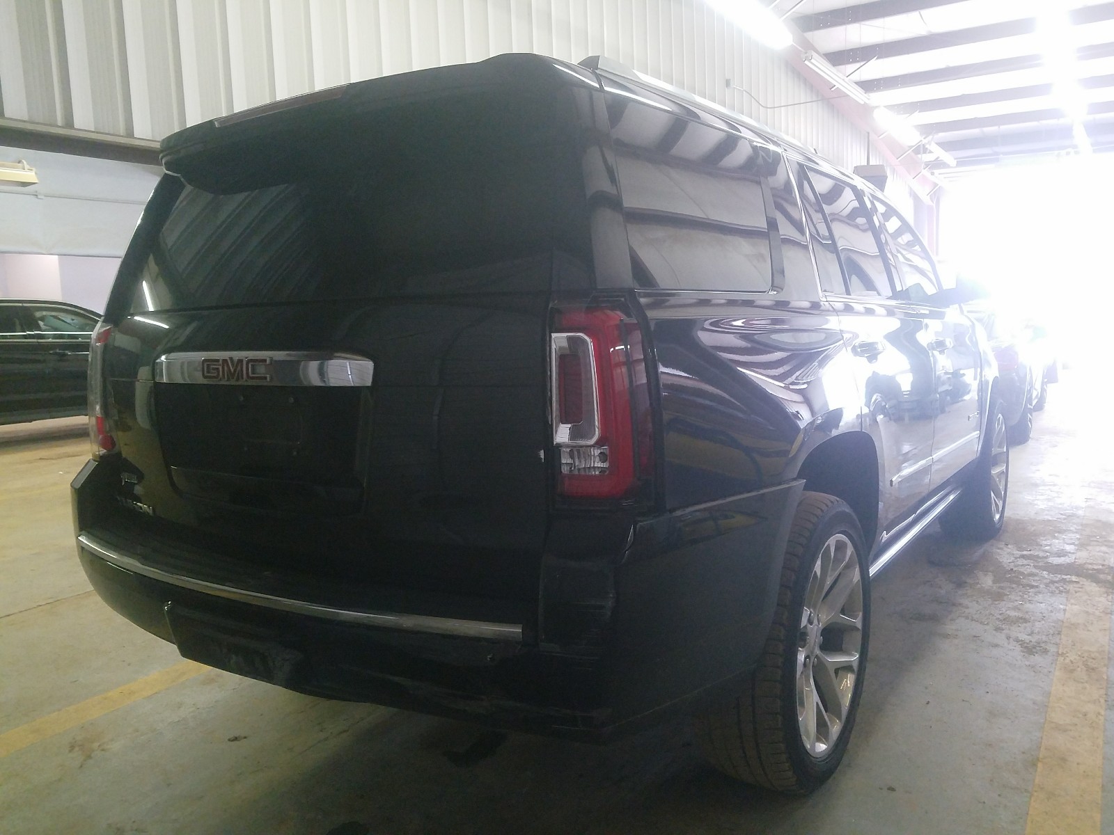 Photo 4 from auction – 2019 GMC YUKON DENA with VIN 1GKS2CKJ7KR312815