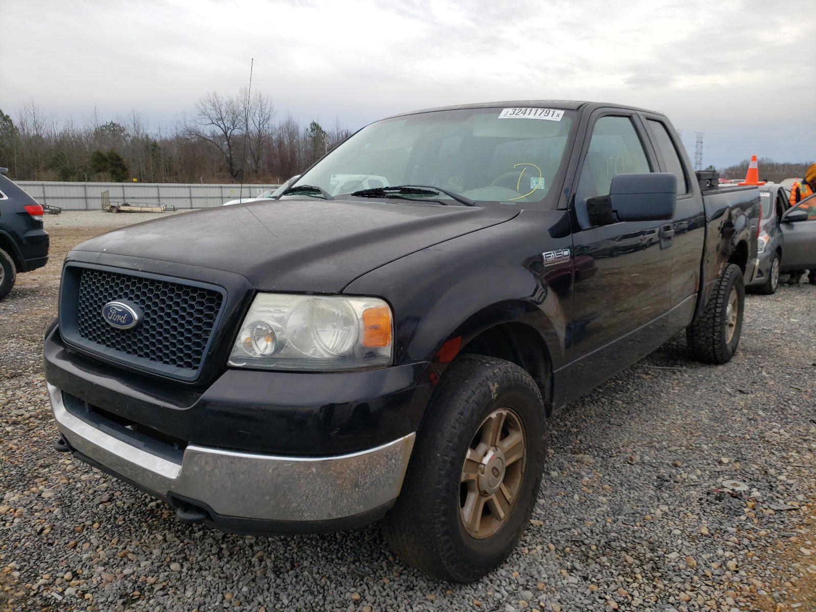 Photo 2 from auction – 2005 FORD F150 with VIN 1FTPX14575FB04012