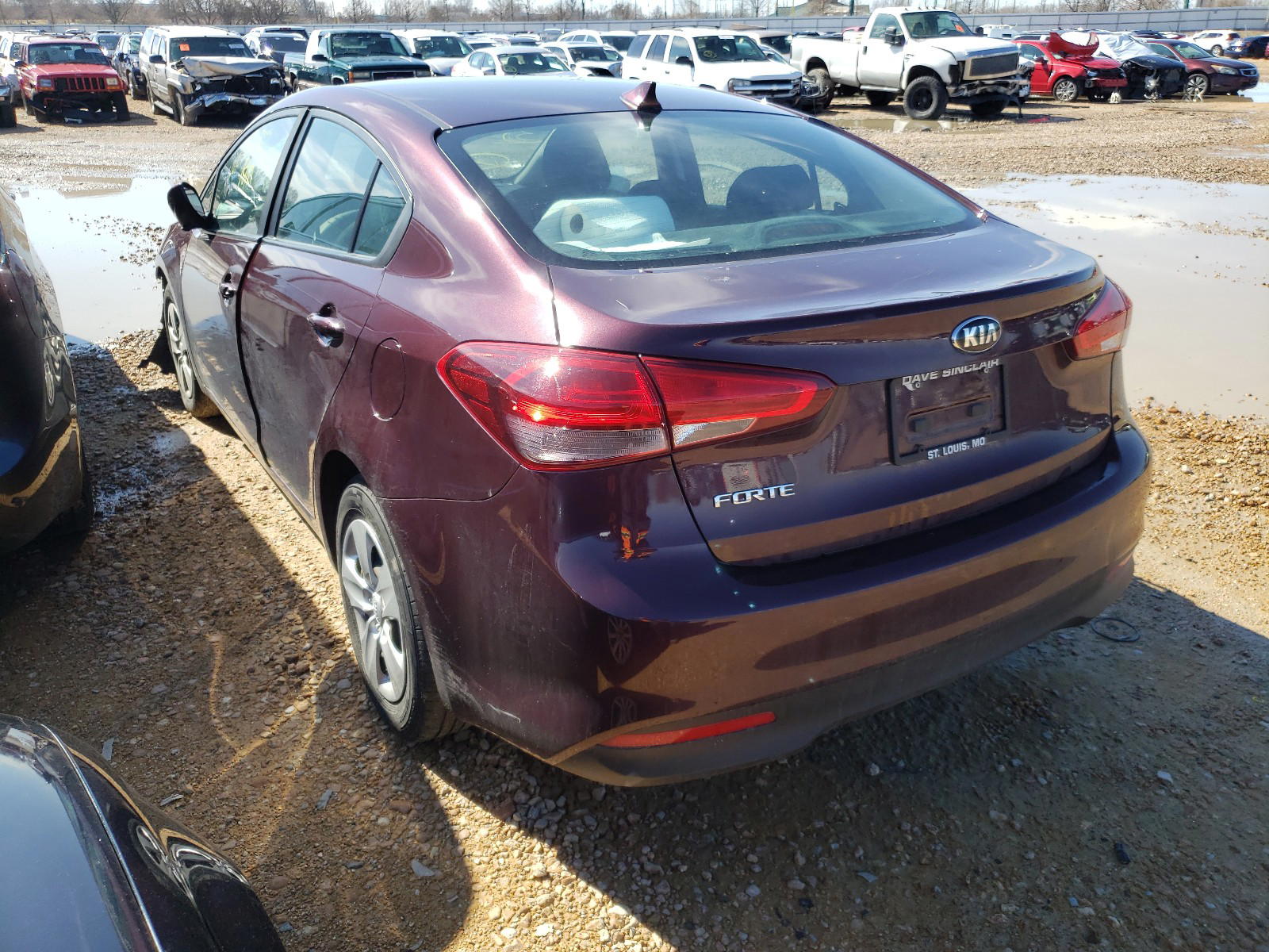 Photo 3 from auction – 2017 KIA FORTE LX with VIN 3KPFK4A71HE089684
