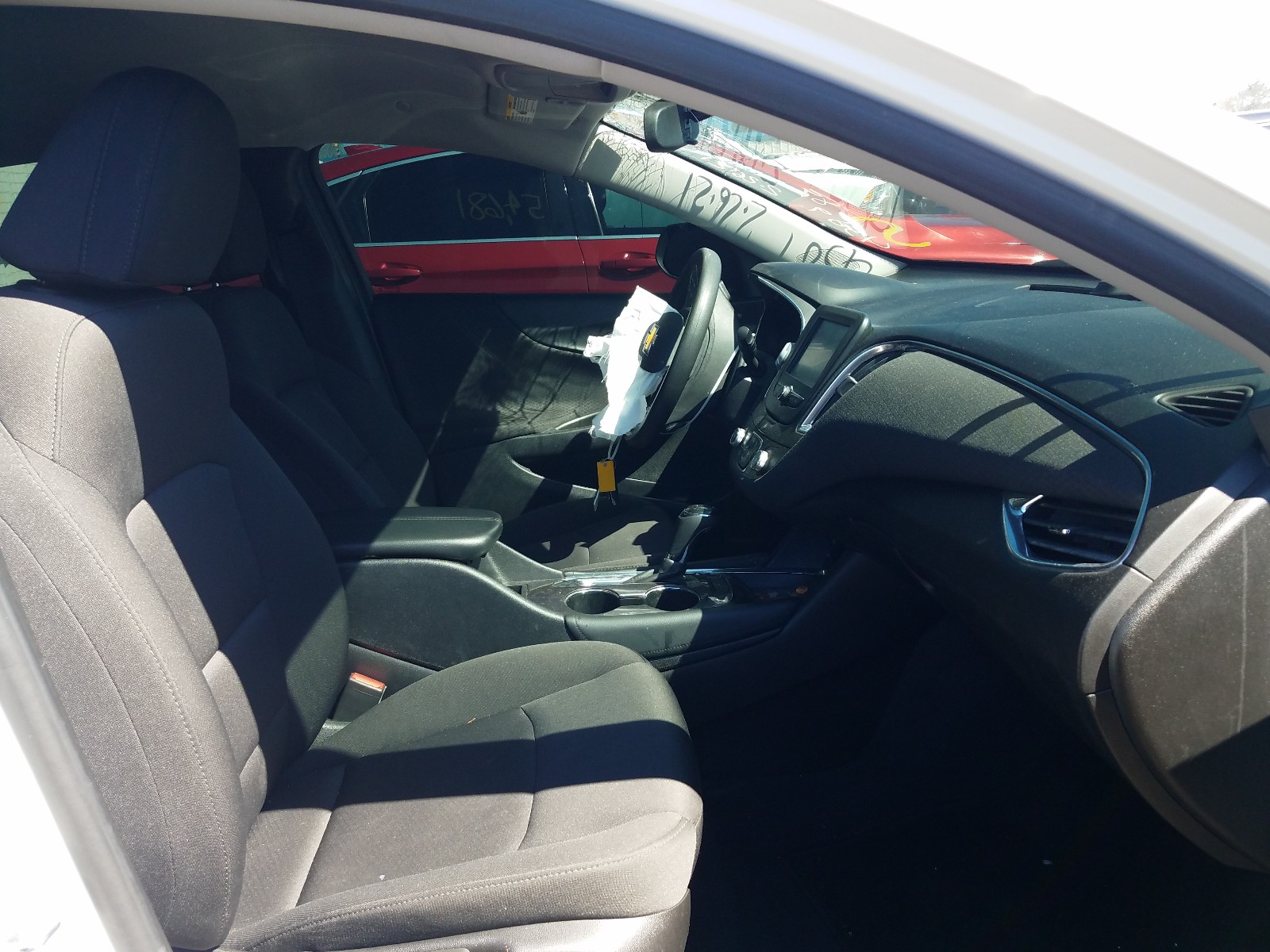 Photo 5 from auction – 2018 CHEVROLET MALIBU LT with VIN 1G1ZD5STXJF264589