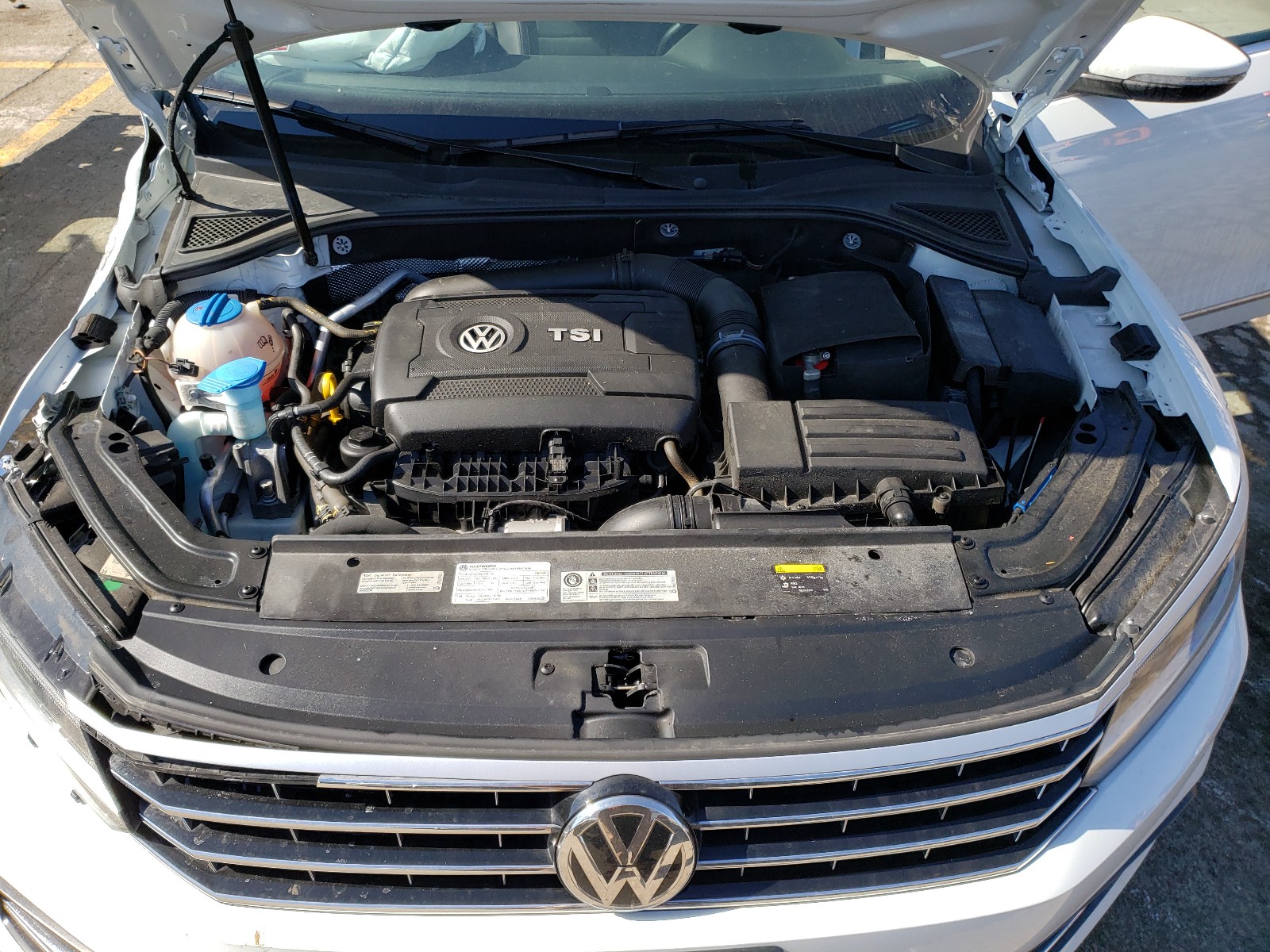 Photo 7 from auction – 2017 VOLKSWAGEN PASSAT SEL with VIN 1VWCT7A30HC075794
