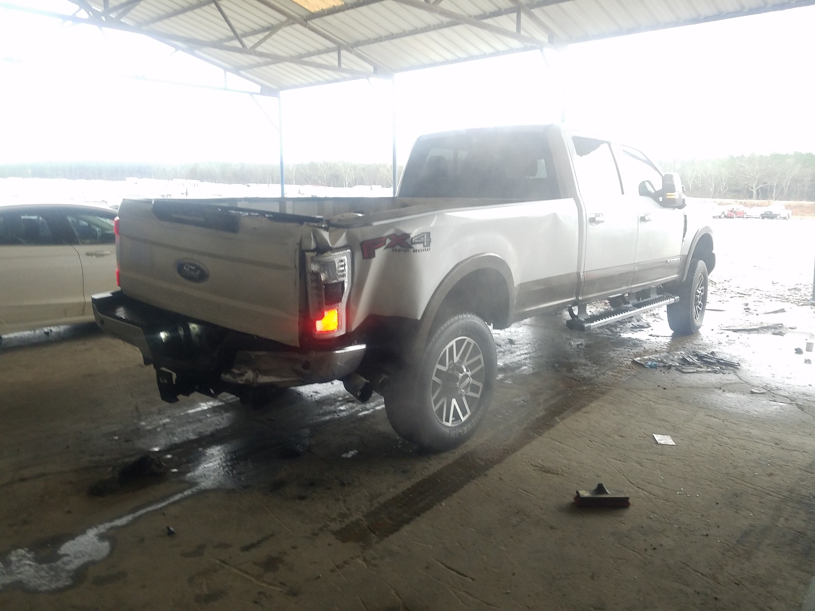Photo 4 from auction – 2017 FORD F350 SUPER with VIN 1FT8W3BT8HEB16796