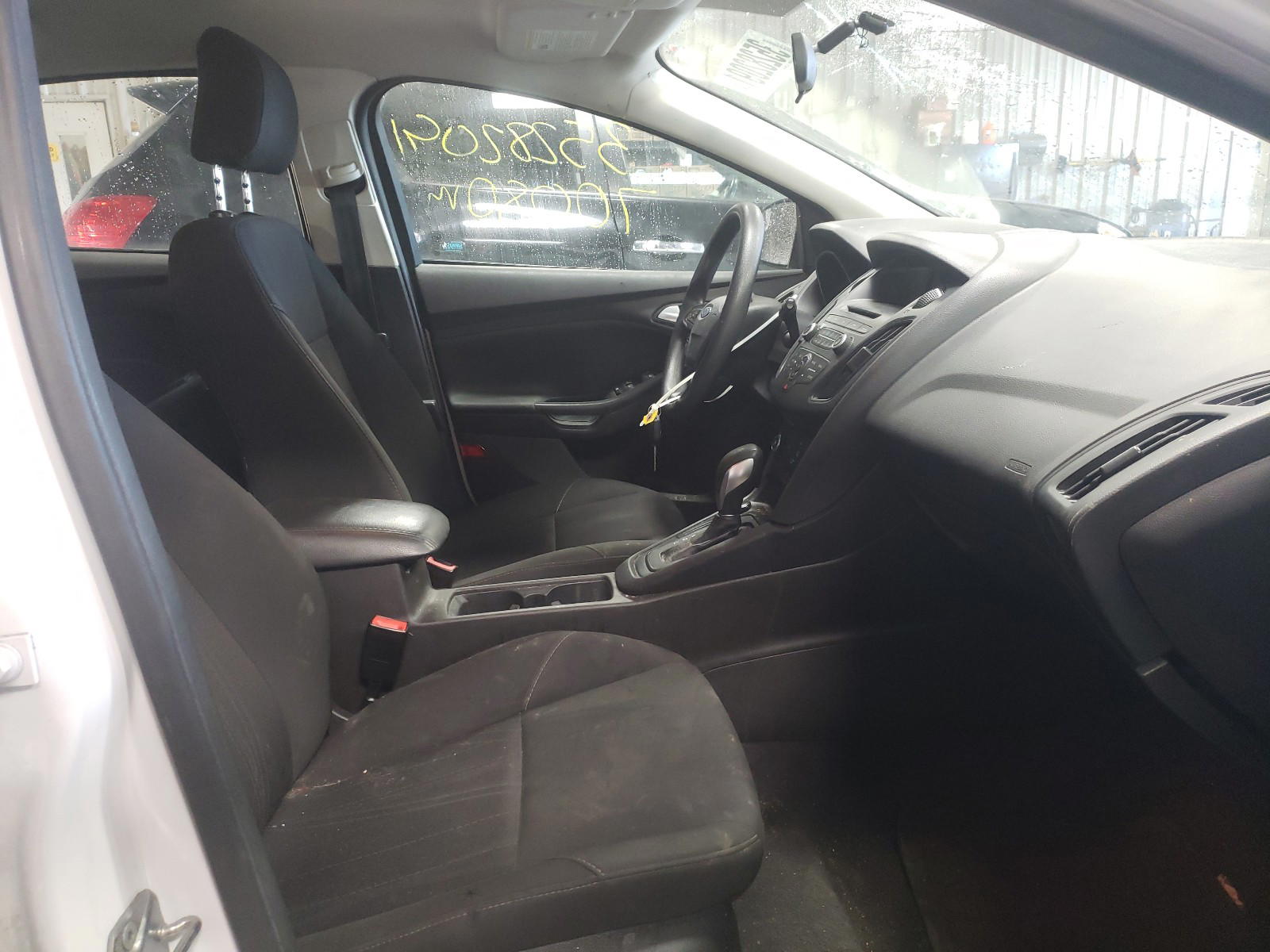 Photo 5 from auction – 2017 FORD FOCUS SE with VIN 1FADP3K27HL267326