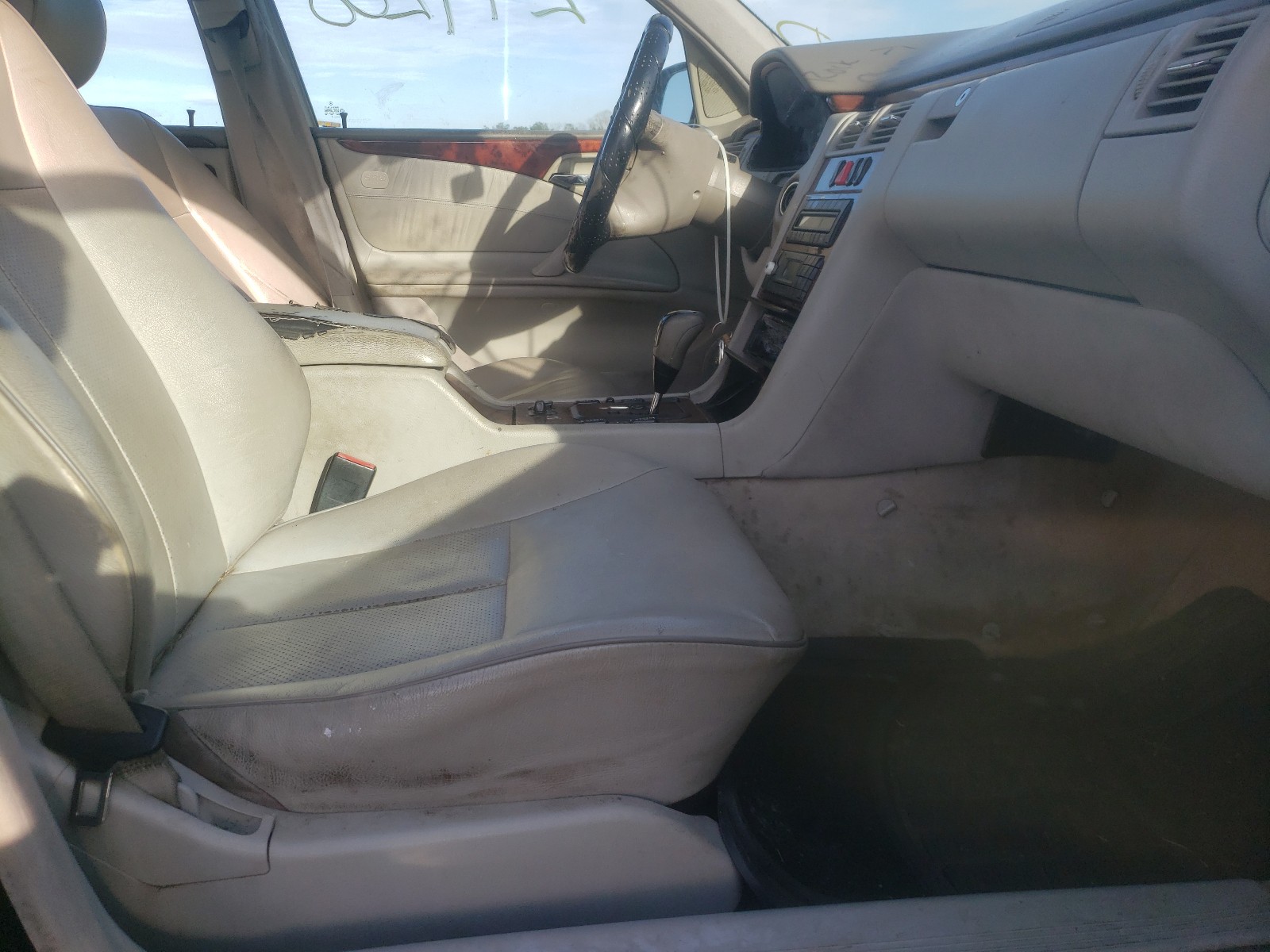 Photo 5 from auction – 2001 MERCEDES-BENZ E 430 with VIN WDBJF70J01X054409