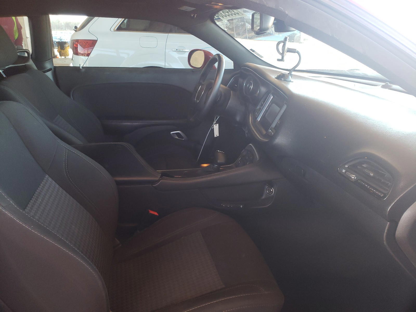 Photo 5 from auction – 2015 DODGE CHALLENGER with VIN 2C3CDZAG1FH855087