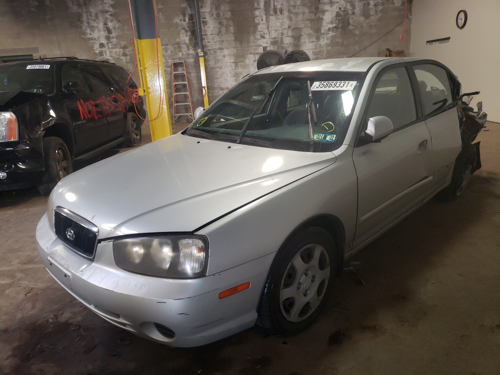 Photo 2 from auction – 2003 HYUNDAI ELANTRA with VIN KMHDN45D23U501597