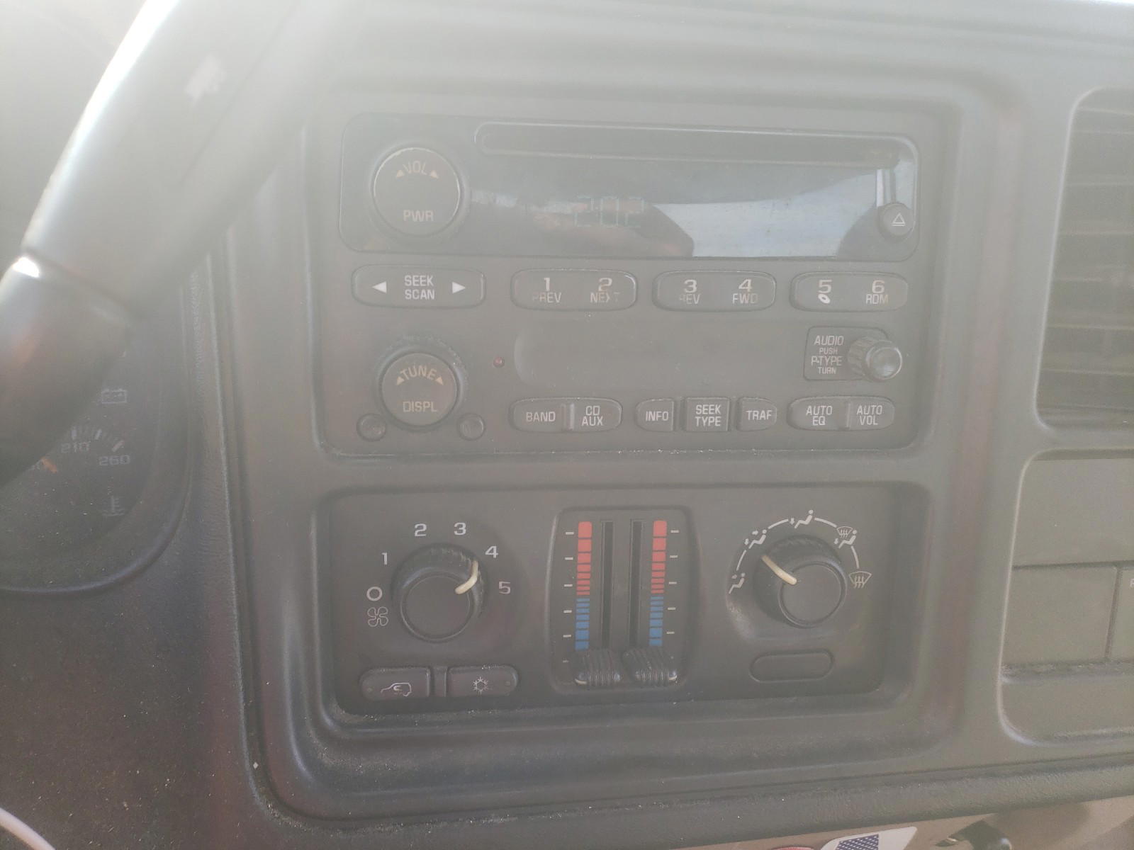 Photo 9 from auction – 2004 CHEVROLET SILVERADO with VIN 1GCEC19XX4Z316266