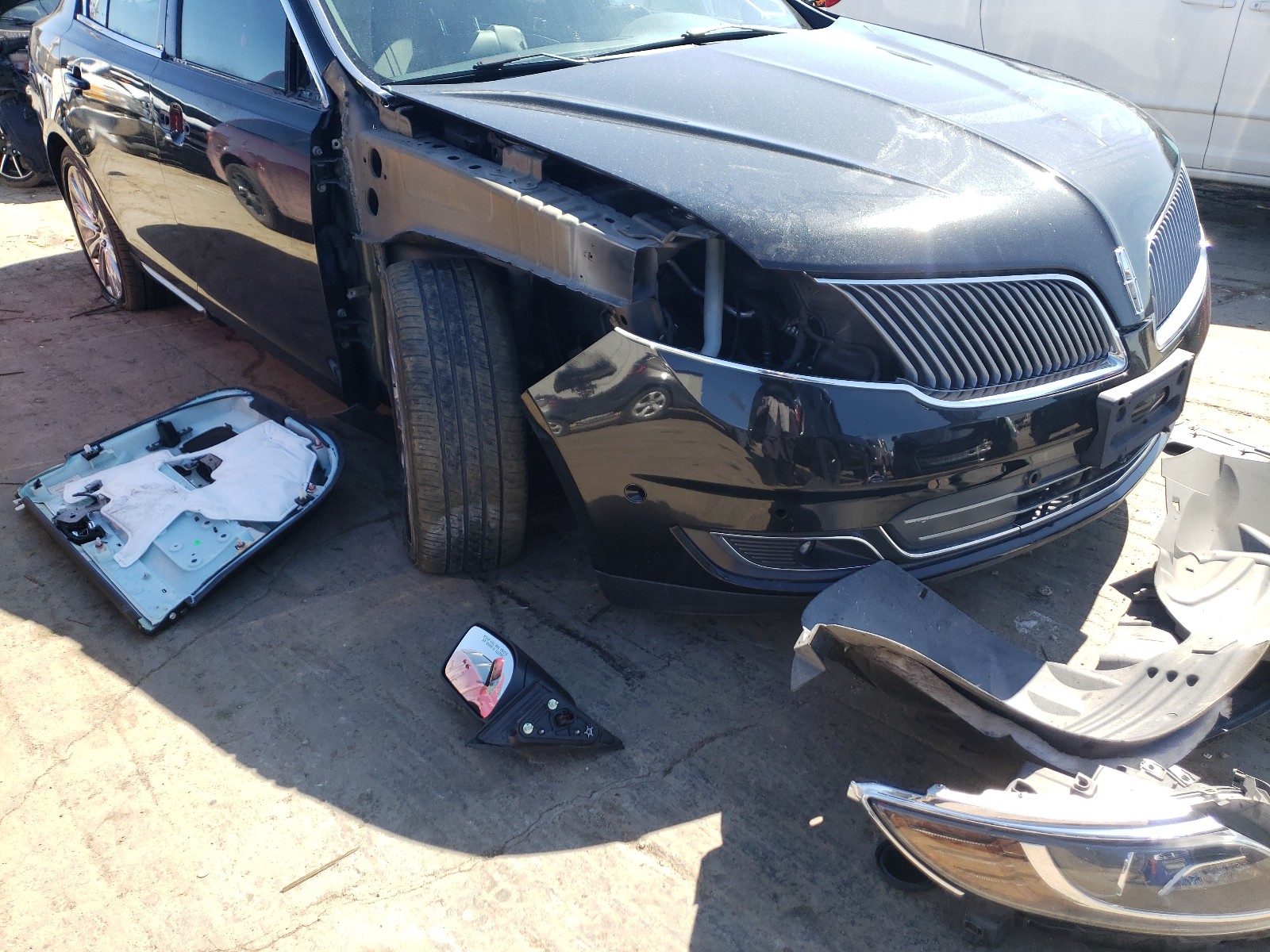 Photo 9 from auction – 2013 LINCOLN MKS with VIN 1LNHL9FT5DG608315