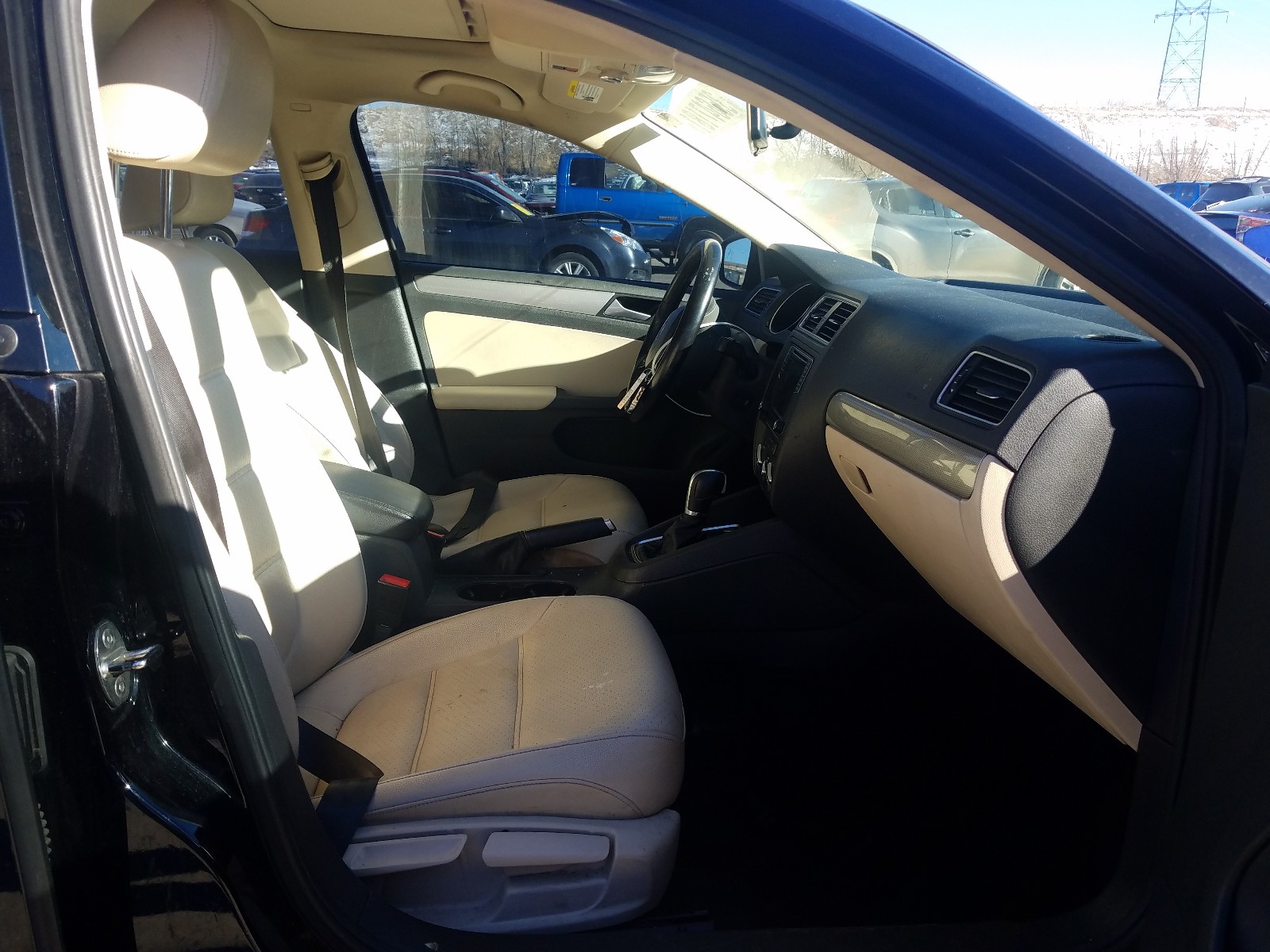 Photo 5 from auction – 2017 VOLKSWAGEN JETTA SE with VIN 3VWDB7AJ8HM259899