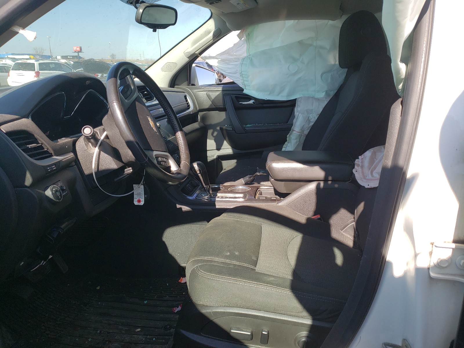 Photo 5 from auction – 2015 CHEVROLET TRAVERSE L with VIN 1GNKVGKDXFJ224082
