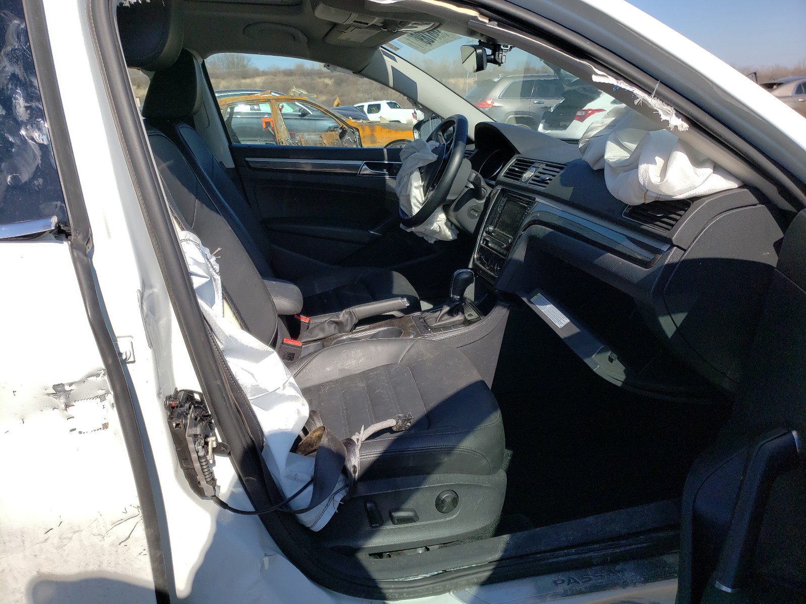 Photo 5 from auction – 2017 VOLKSWAGEN PASSAT SEL with VIN 1VWCT7A30HC075794