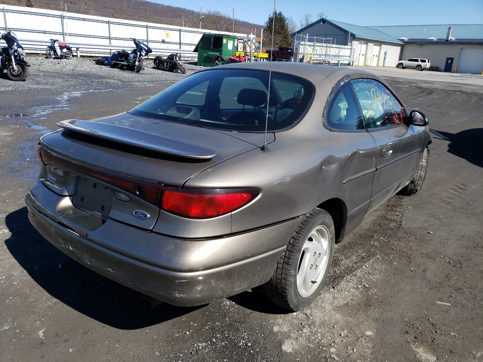 Photo 4 from auction – 2001 FORD ESCORT ZX2 with VIN 3FAFP11301R133577