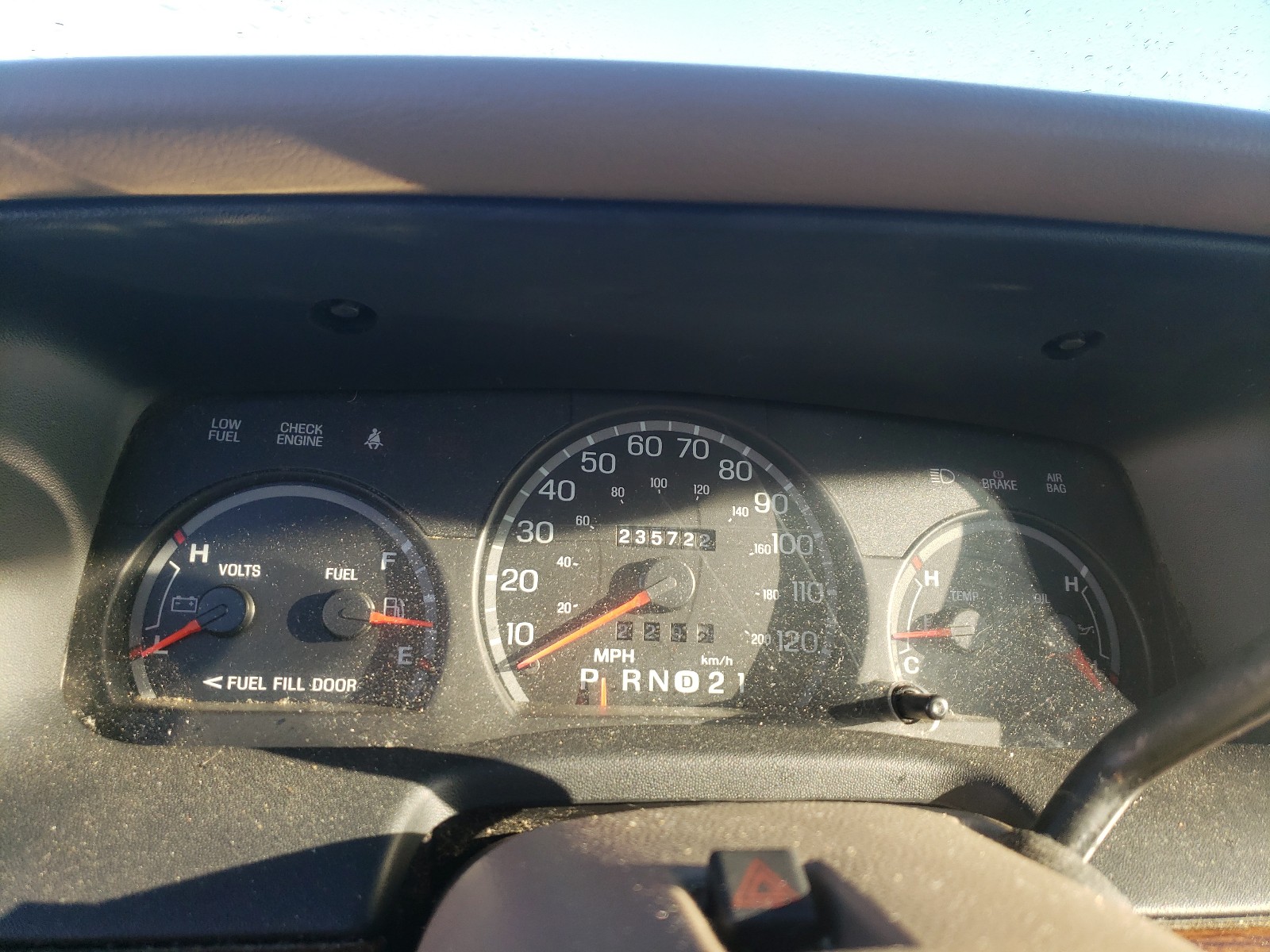 Photo 8 from auction – 2004 FORD CROWN VIC with VIN 2FAFP74W14X139984