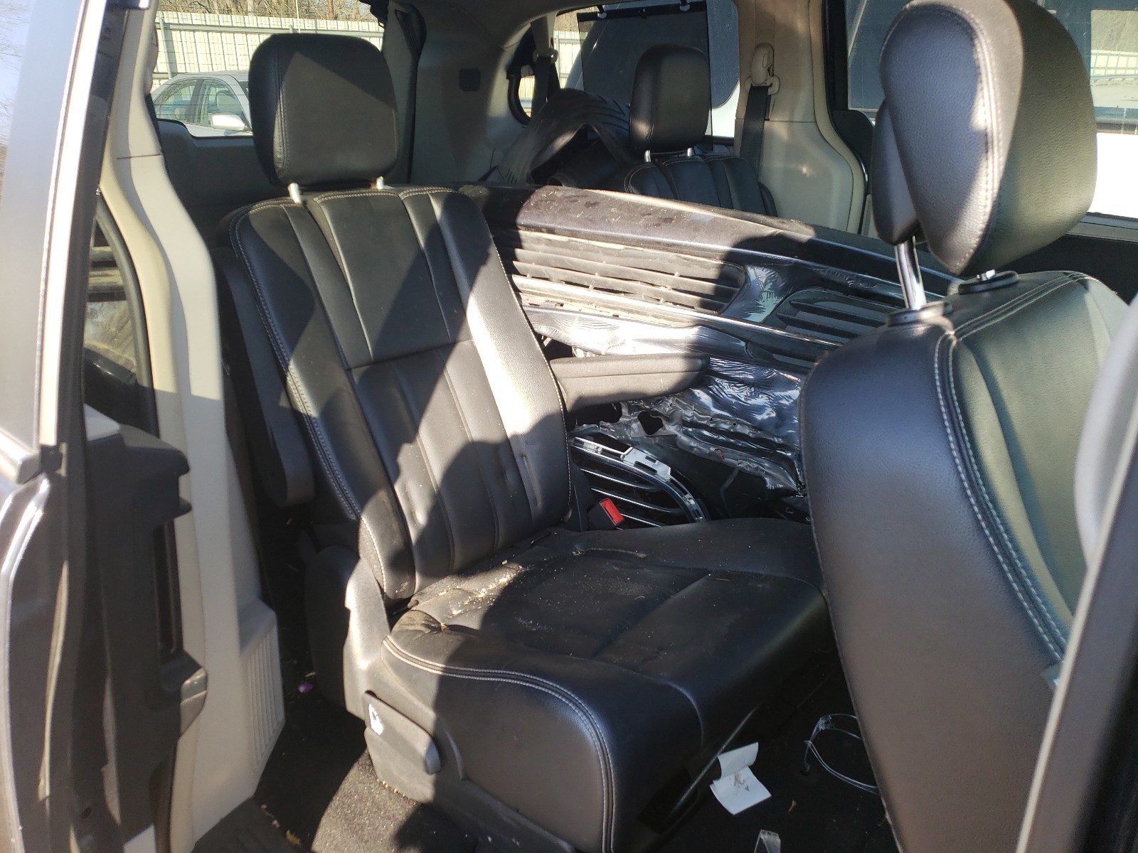 Photo 6 from auction – 2014 CHRYSLER TOWN & COU with VIN 2C4RC1BG3ER461253