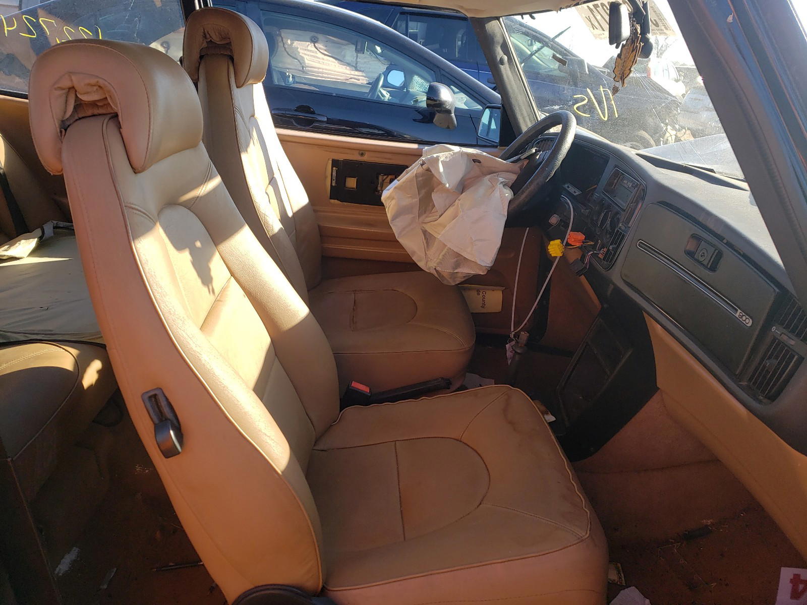 Photo 5 from auction – 1991 SAAB 900 BASE with VIN YS3AK35E8M5003833