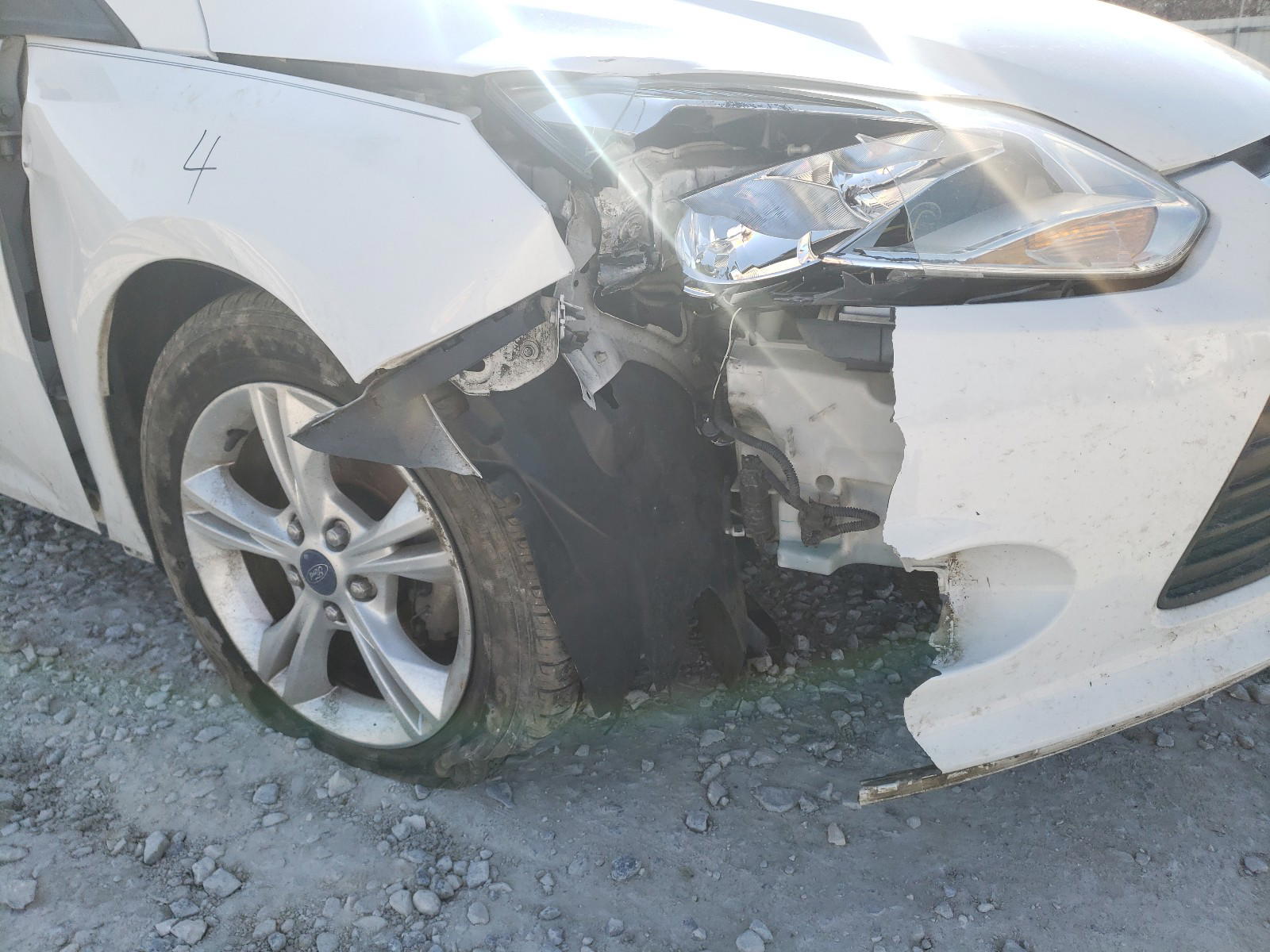 Photo 9 from auction – 2014 FORD FOCUS SE with VIN 1FADP3F23EL156018