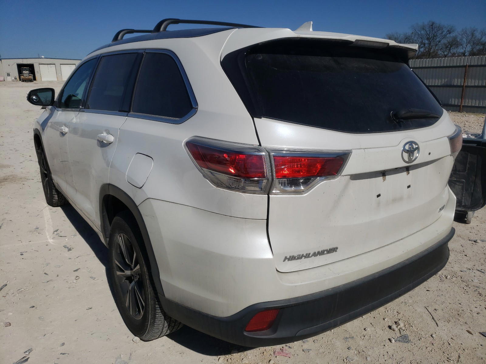 Photo 3 from auction – 2016 TOYOTA HIGHLANDER with VIN 5TDKKRFH9GS120780