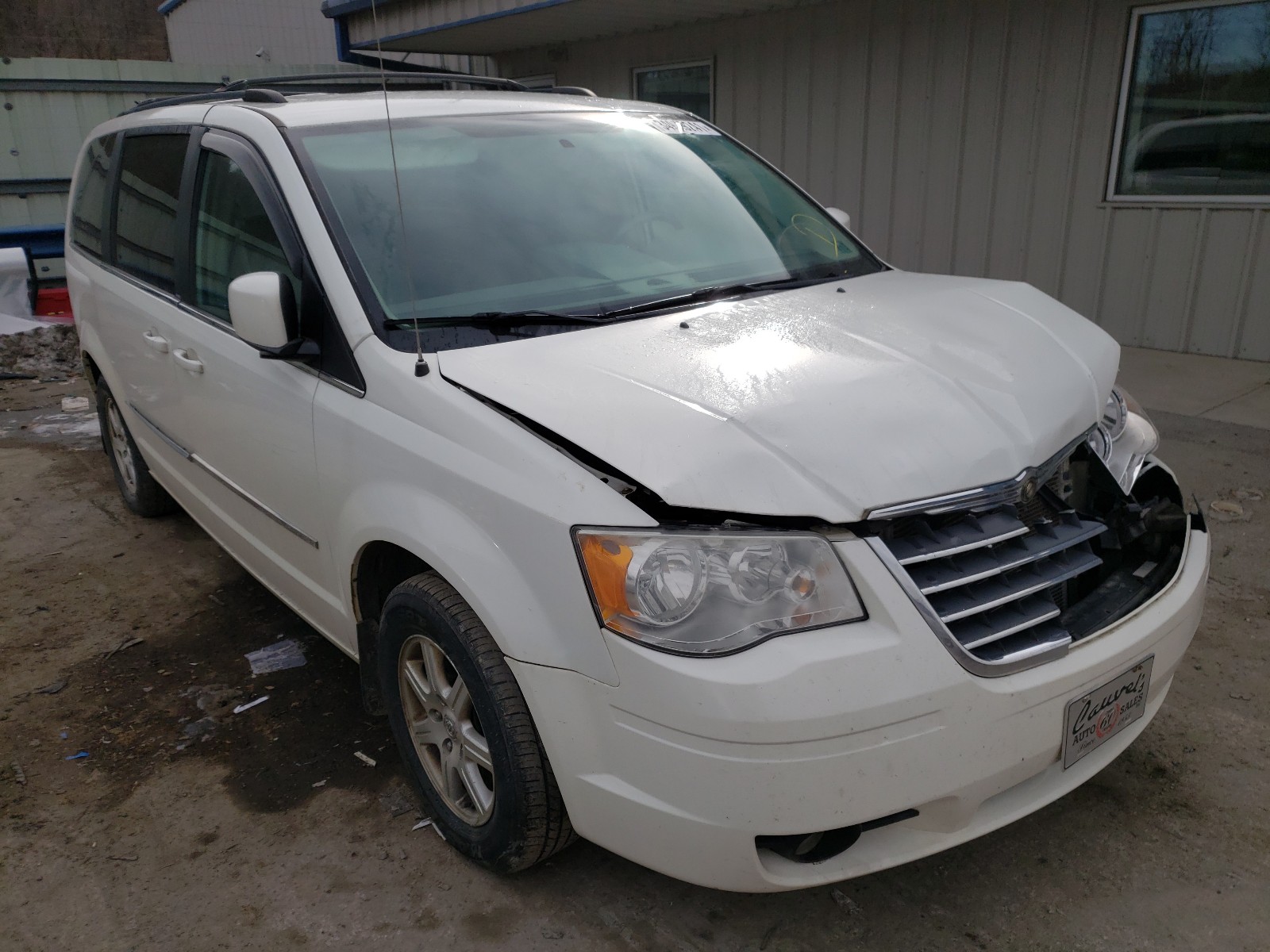 Photo 1 from auction – 2010 CHRYSLER TOWN & COU with VIN 2A4RR5D12AR113625