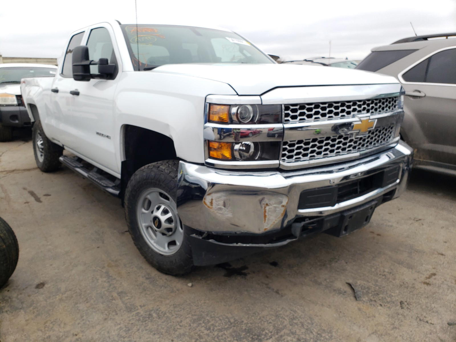 CHEVROLET SILVERADO 2019 with VIN 2GC2KREG7K1213158 - Photo from auction