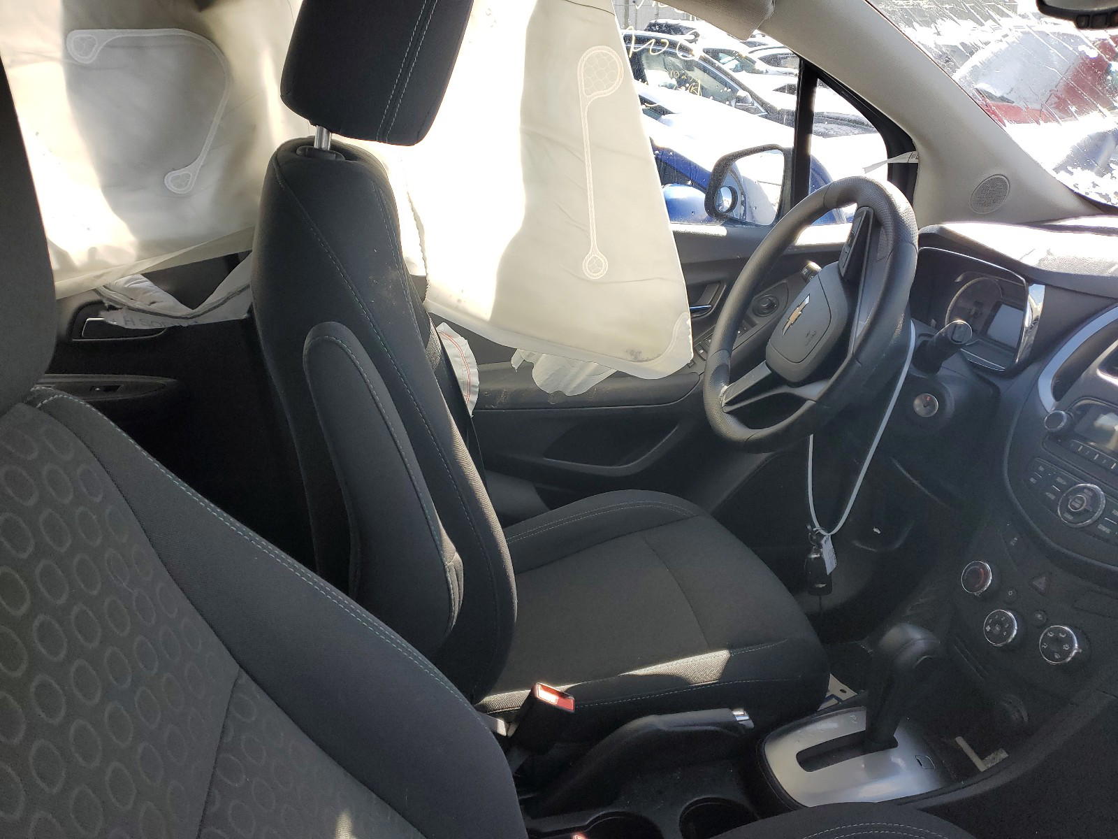 Photo 5 from auction – 2016 CHEVROLET TRAX LS with VIN 3GNCJKSB4GL227085