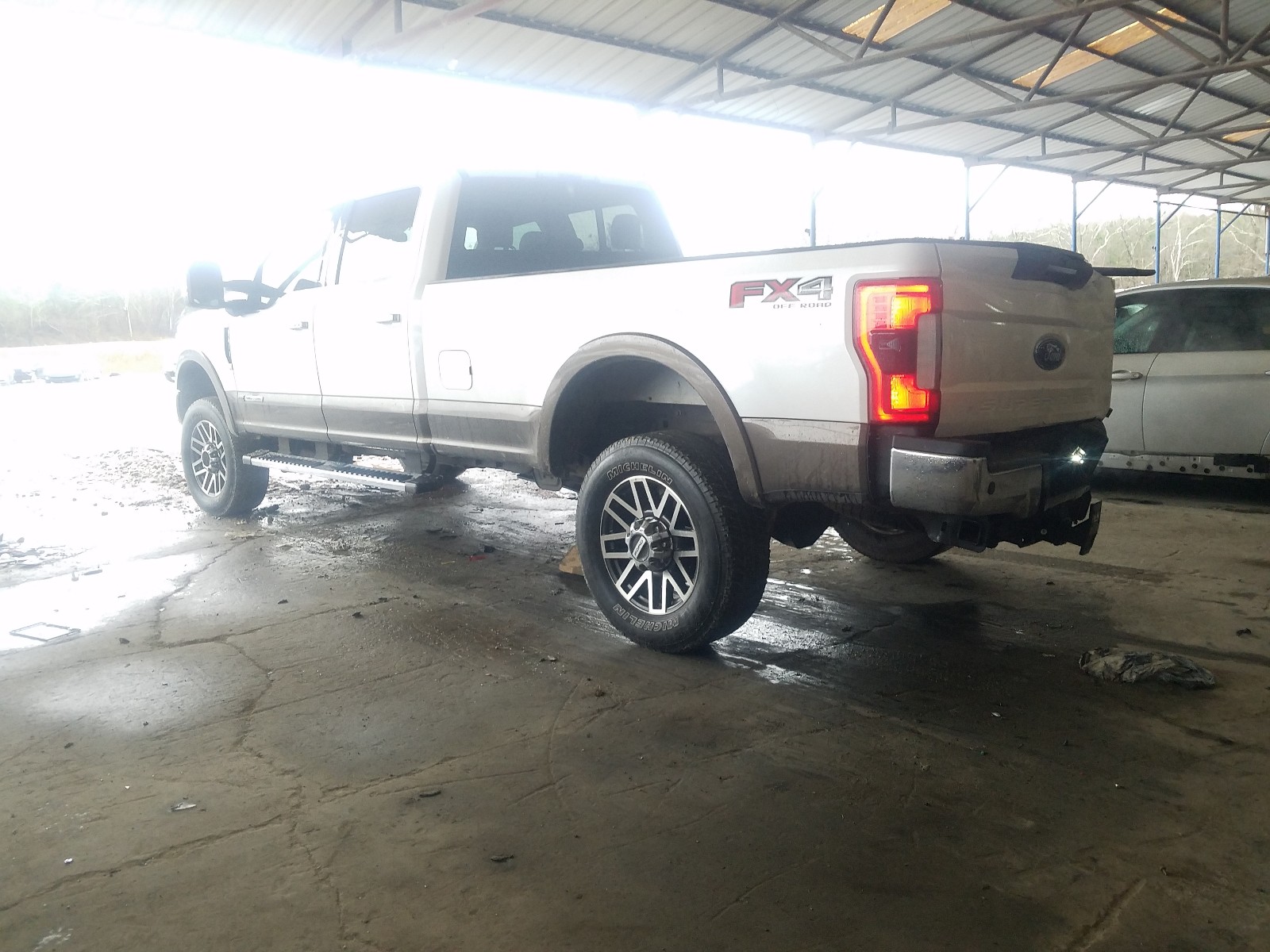 Photo 3 from auction – 2017 FORD F350 SUPER with VIN 1FT8W3BT8HEB16796