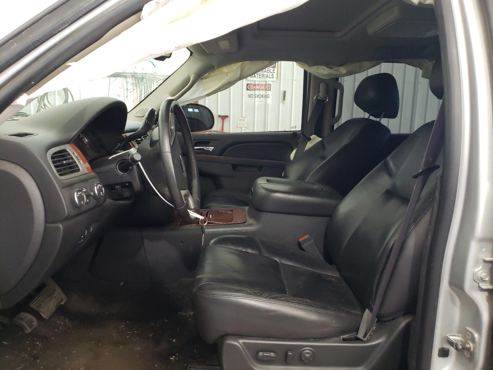 Photo 5 from auction – 2011 CHEVROLET AVALANCHE with VIN 3GNTKGE36BG283142