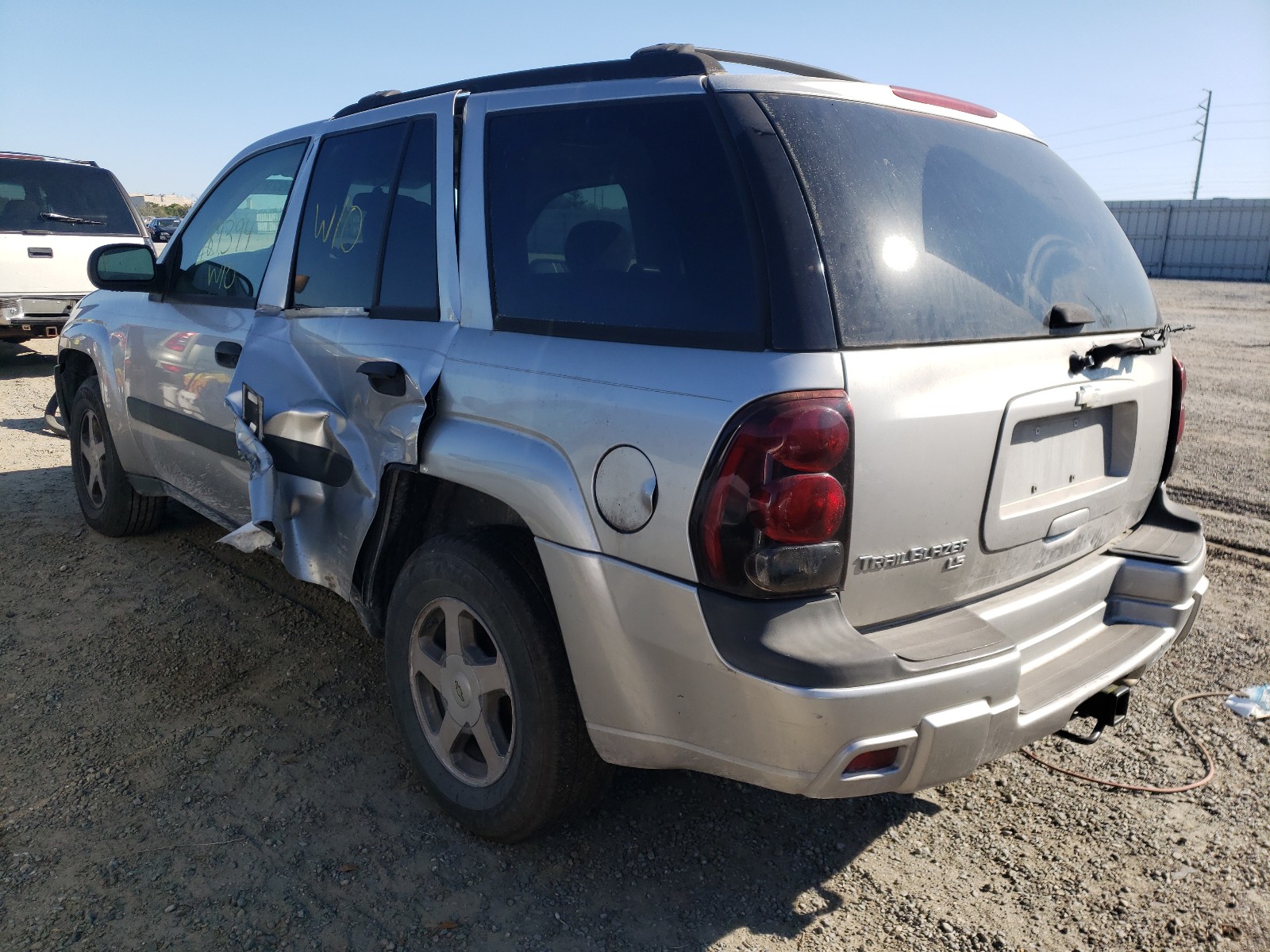 Photo 3 from auction – 2005 CHEVROLET TRAILBLAZE with VIN 1GNDT13S052382819