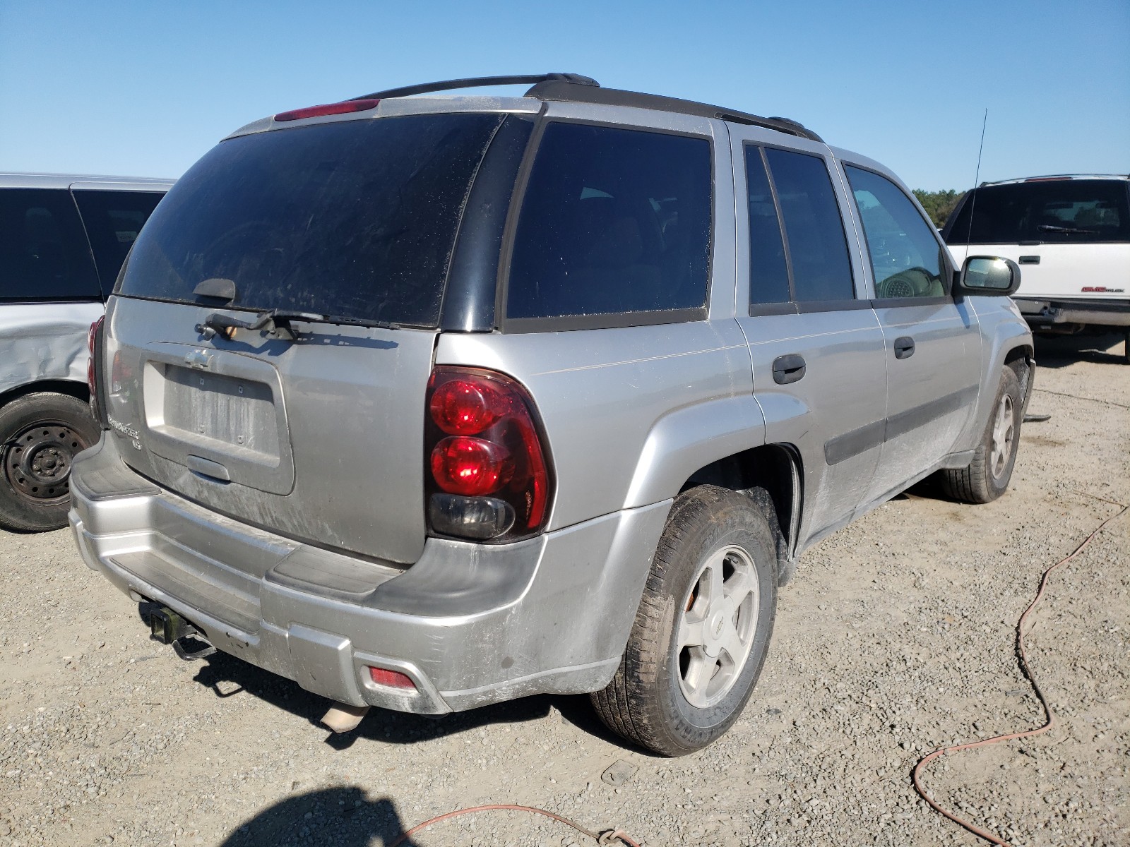 Photo 4 from auction – 2005 CHEVROLET TRAILBLAZE with VIN 1GNDT13S052382819