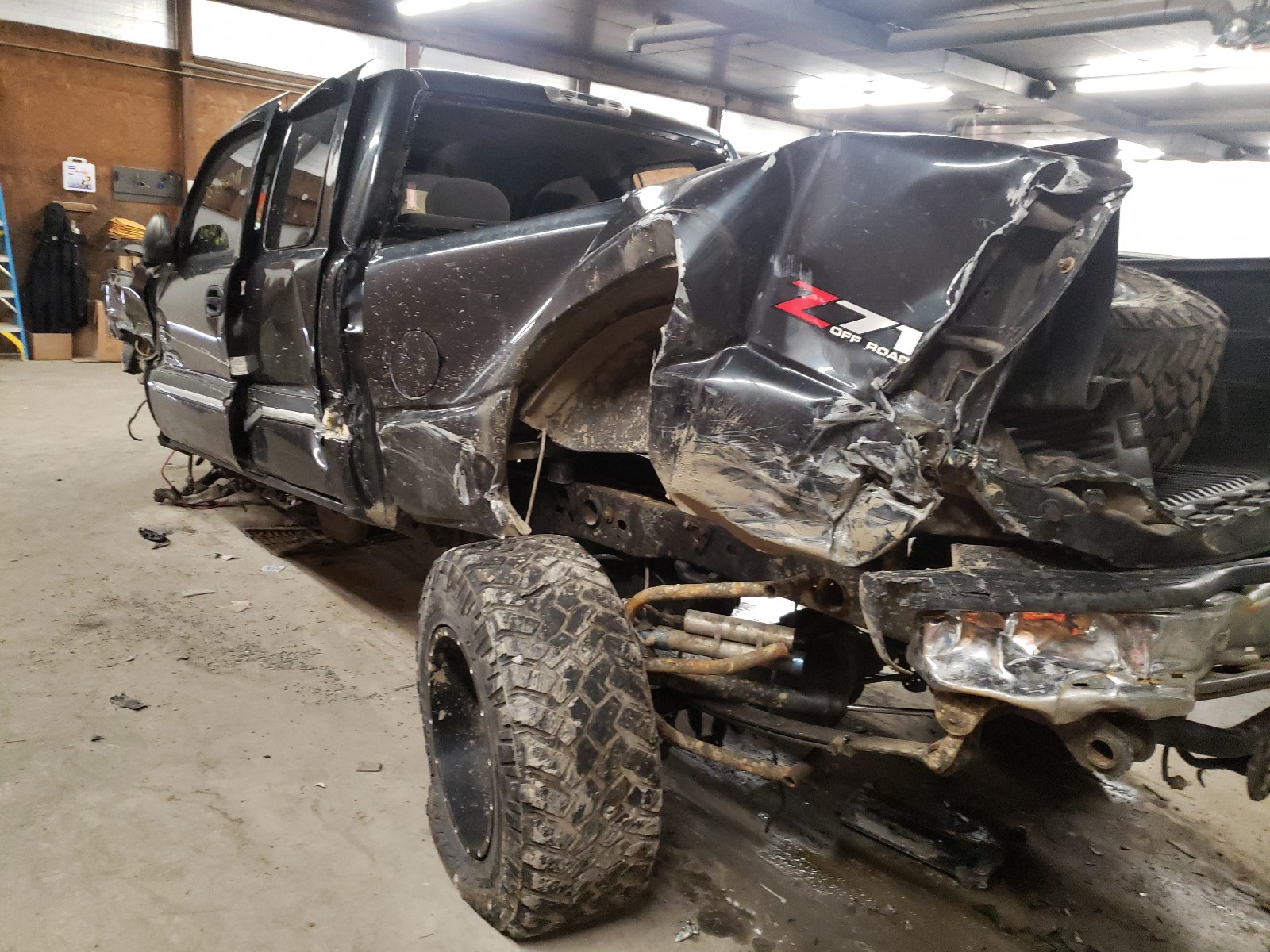 Photo 9 from auction – 2005 CHEVROLET SILVERADO with VIN 1GCEK19Z05Z124747