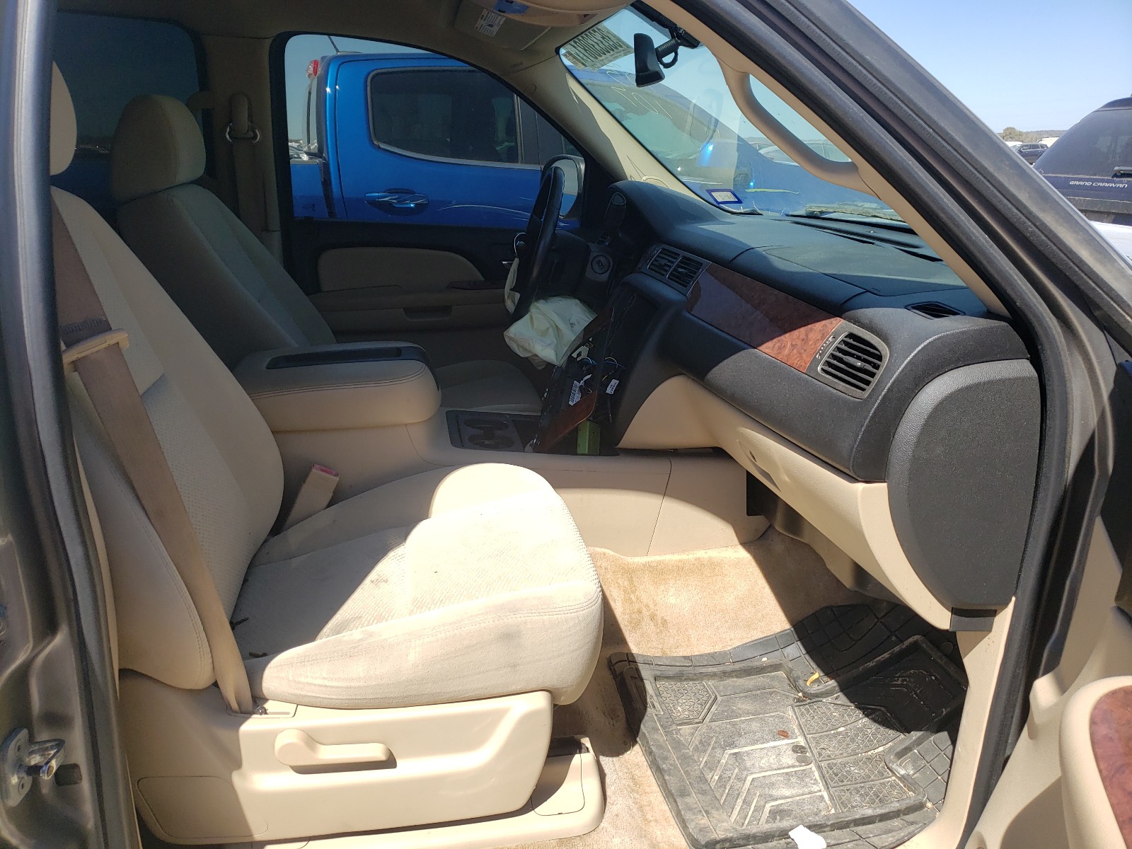 Photo 5 from auction – 2007 CHEVROLET SUBURBAN K with VIN 3GNFK16387G183107