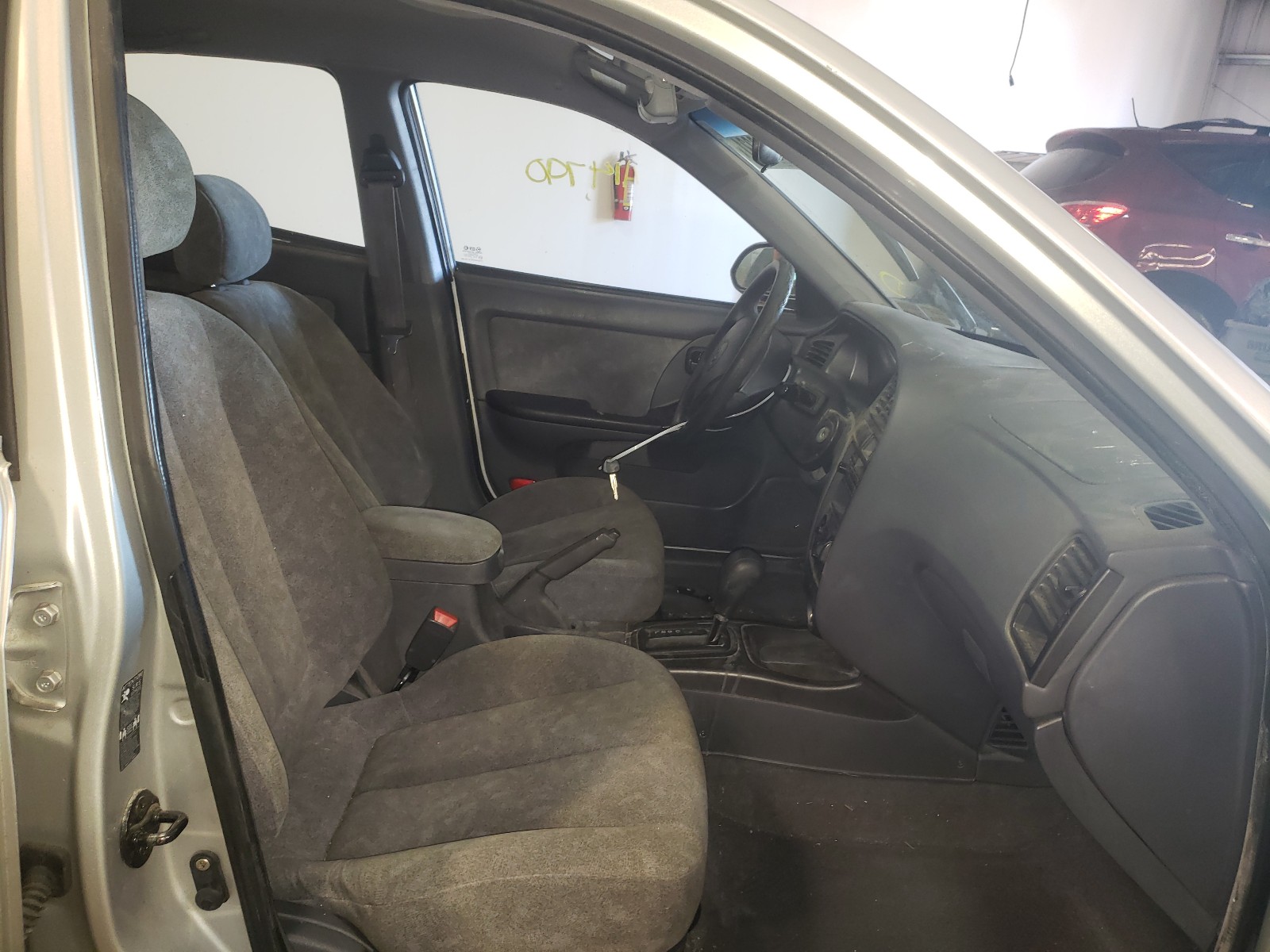 Photo 5 from auction – 2003 HYUNDAI ELANTRA with VIN KMHDN45D23U501597