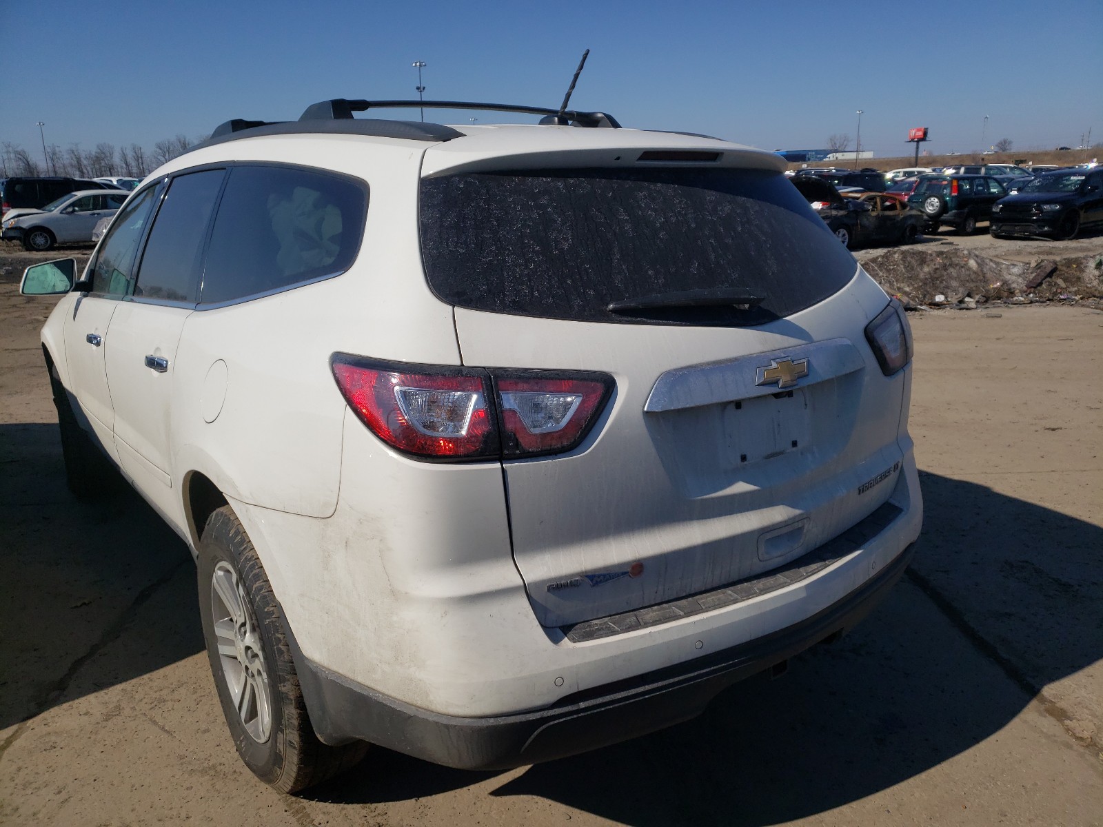 Photo 3 from auction – 2015 CHEVROLET TRAVERSE L with VIN 1GNKVGKDXFJ224082