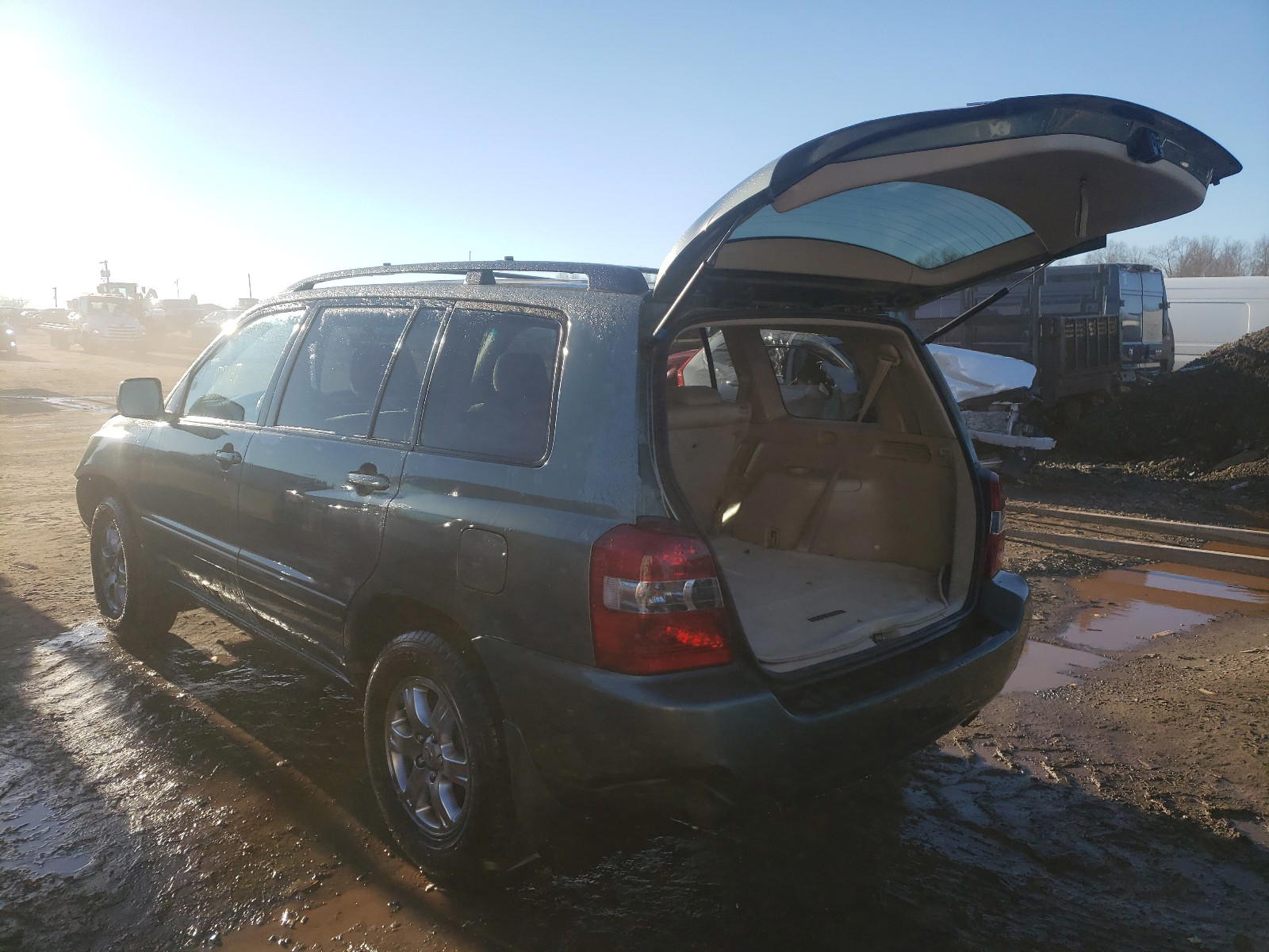 Photo 3 from auction – 2005 TOYOTA HIGHLANDER with VIN JTEDP21A850083812