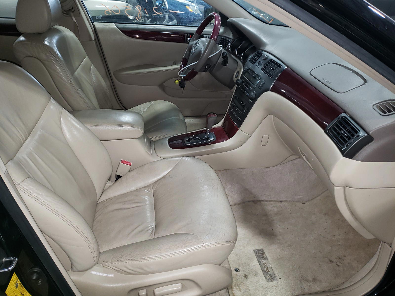 Photo 5 from auction – 2003 LEXUS ES 300 with VIN JTHBF30G636012370
