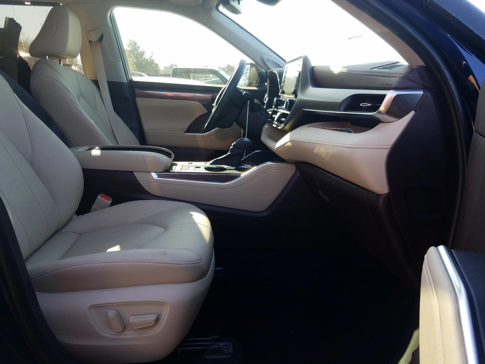 Photo 5 from auction – 2020 TOYOTA HIGHLANDER with VIN 5TDYZRAH8LS017695