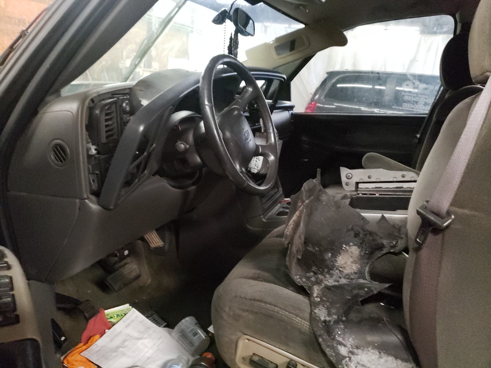 Photo 5 from auction – 2005 CHEVROLET SILVERADO with VIN 1GCEK19Z05Z124747