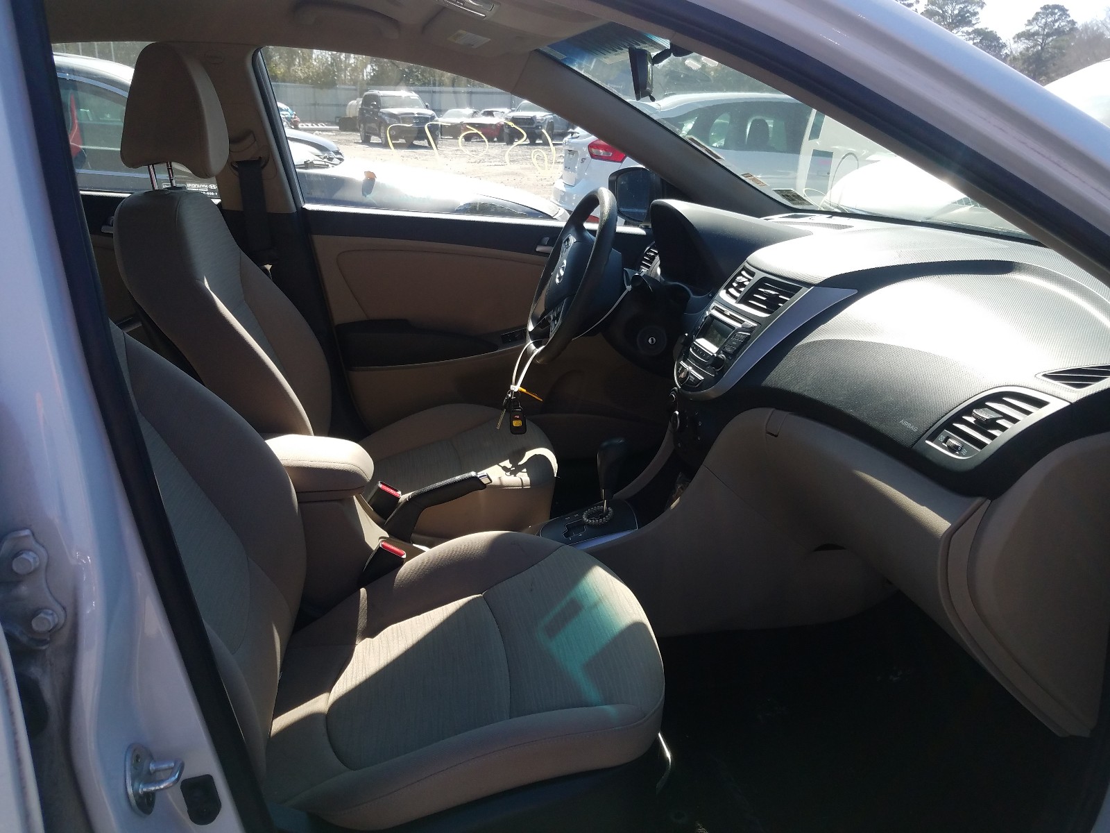 Photo 5 from auction – 2017 HYUNDAI ACCENT SE with VIN KMHCT4AE3HU360952