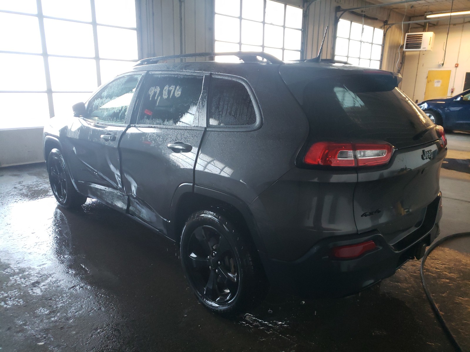 Photo 3 from auction – 2017 JEEP CHEROKEE L with VIN 1C4PJMDS0HW569311