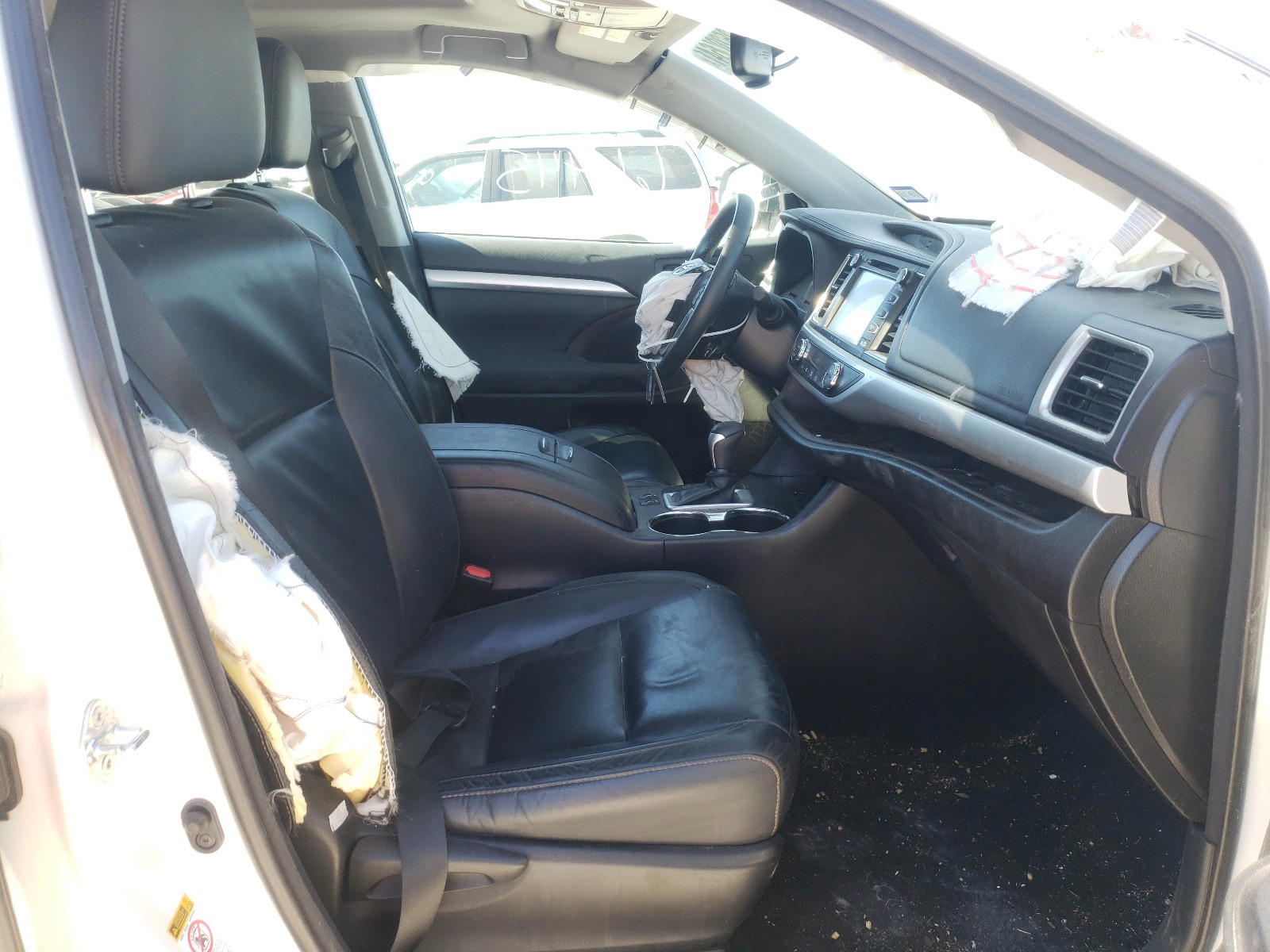 Photo 5 from auction – 2016 TOYOTA HIGHLANDER with VIN 5TDKKRFH9GS120780