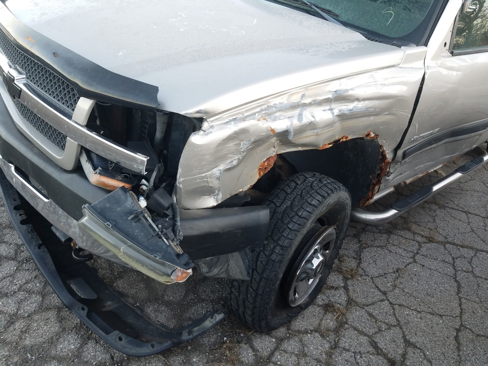 Photo 10 from auction – 2004 CHEVROLET SILVERADO with VIN 1GCHK29UX4E350629