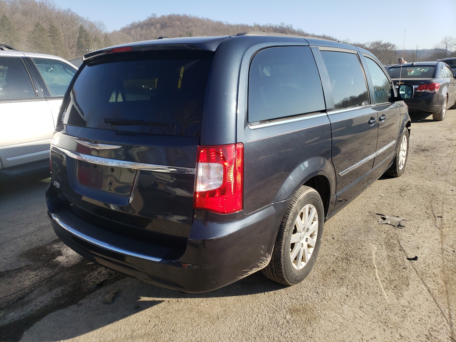 Photo 4 from auction – 2014 CHRYSLER TOWN & COU with VIN 2C4RC1BG3ER461253